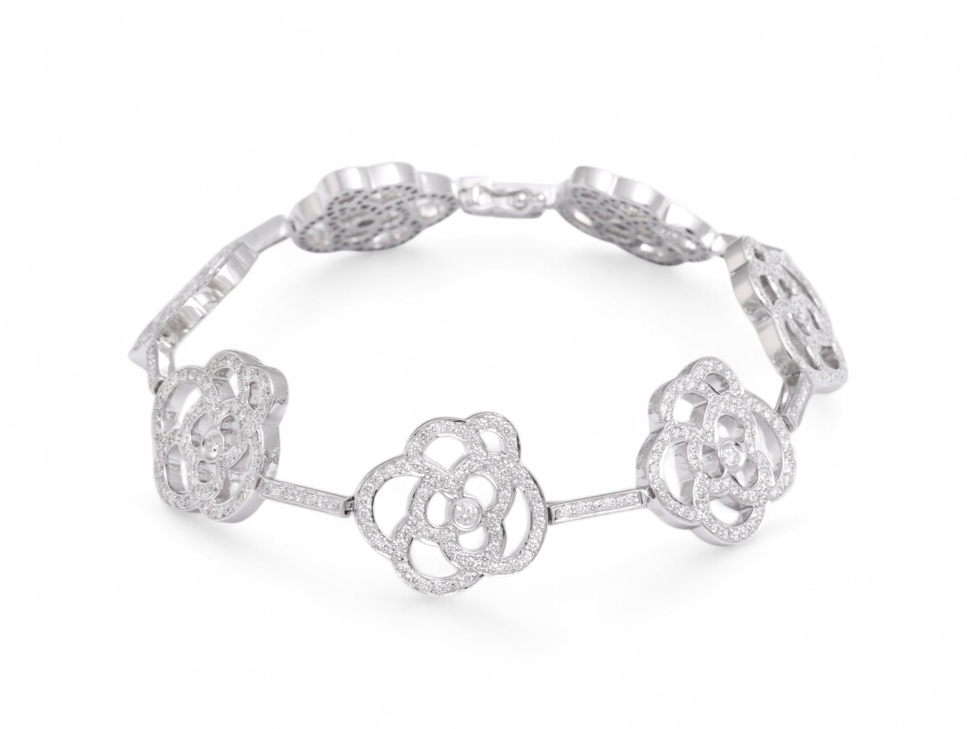 18 Kt Weißgold Floral Design Voll Diamant Set Armband (Kunsthandwerker*in) im Angebot
