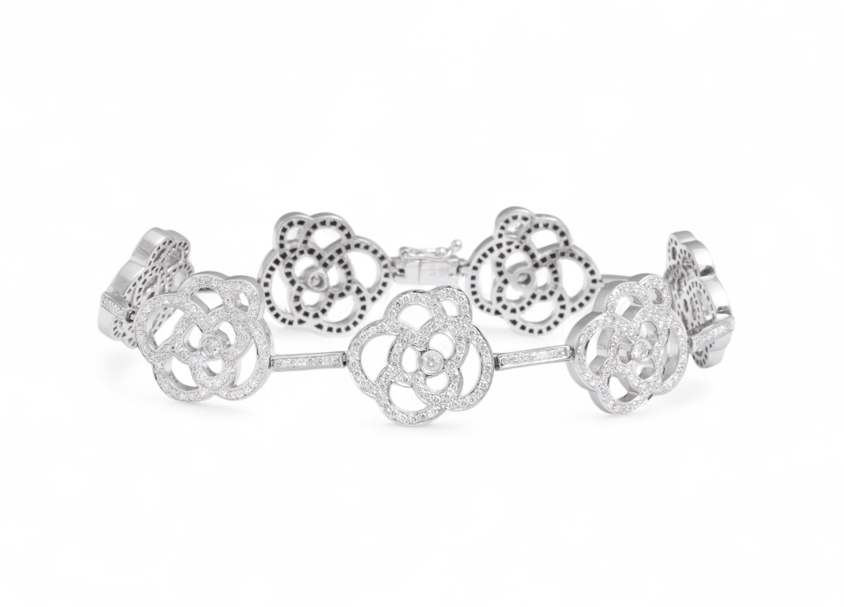 18 Kt Weißgold Floral Design Voll Diamant Set Armband (Brillantschliff) im Angebot