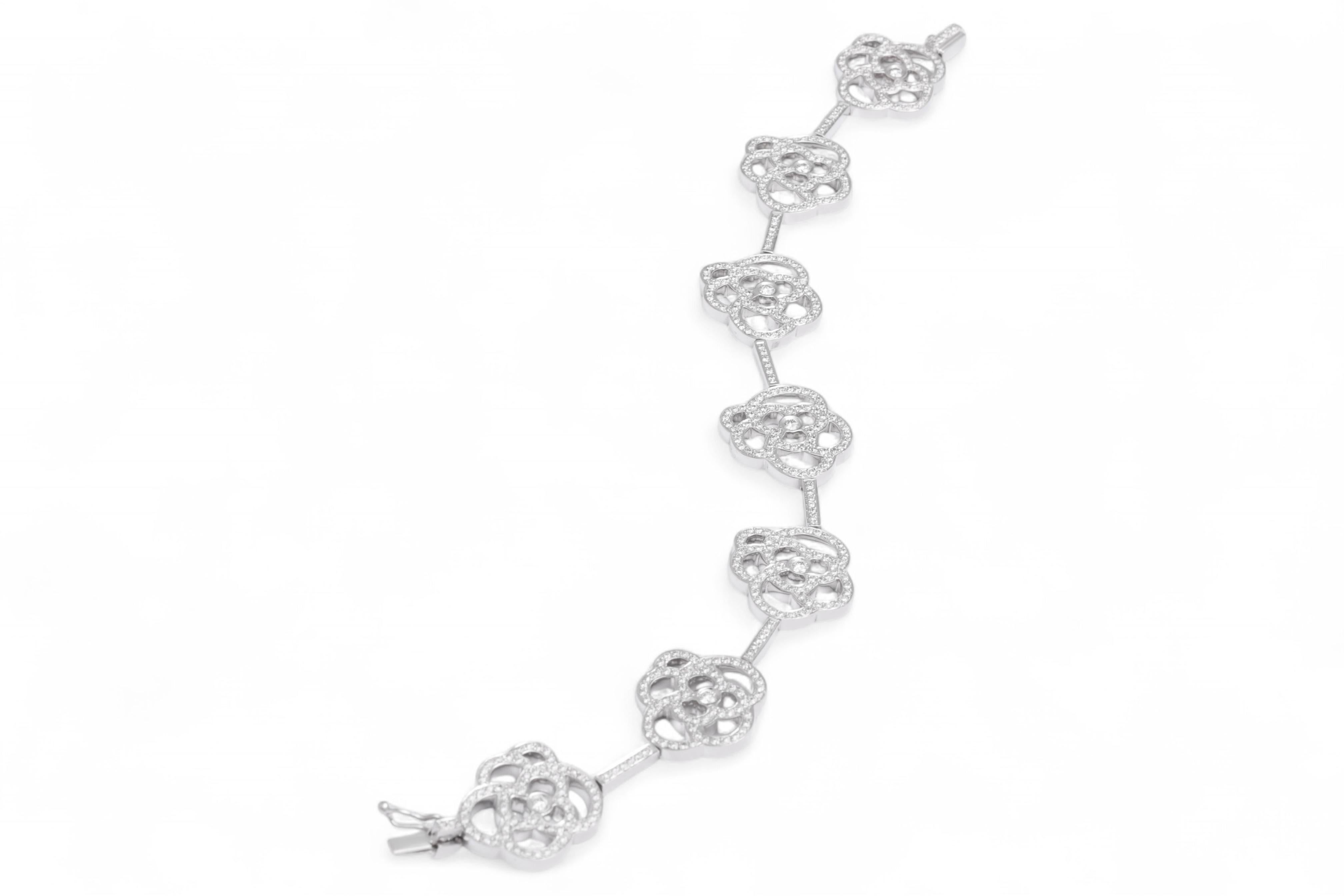 18 Kt Weißgold Floral Design Voll Diamant Set Armband im Zustand „Neu“ im Angebot in Antwerp, BE