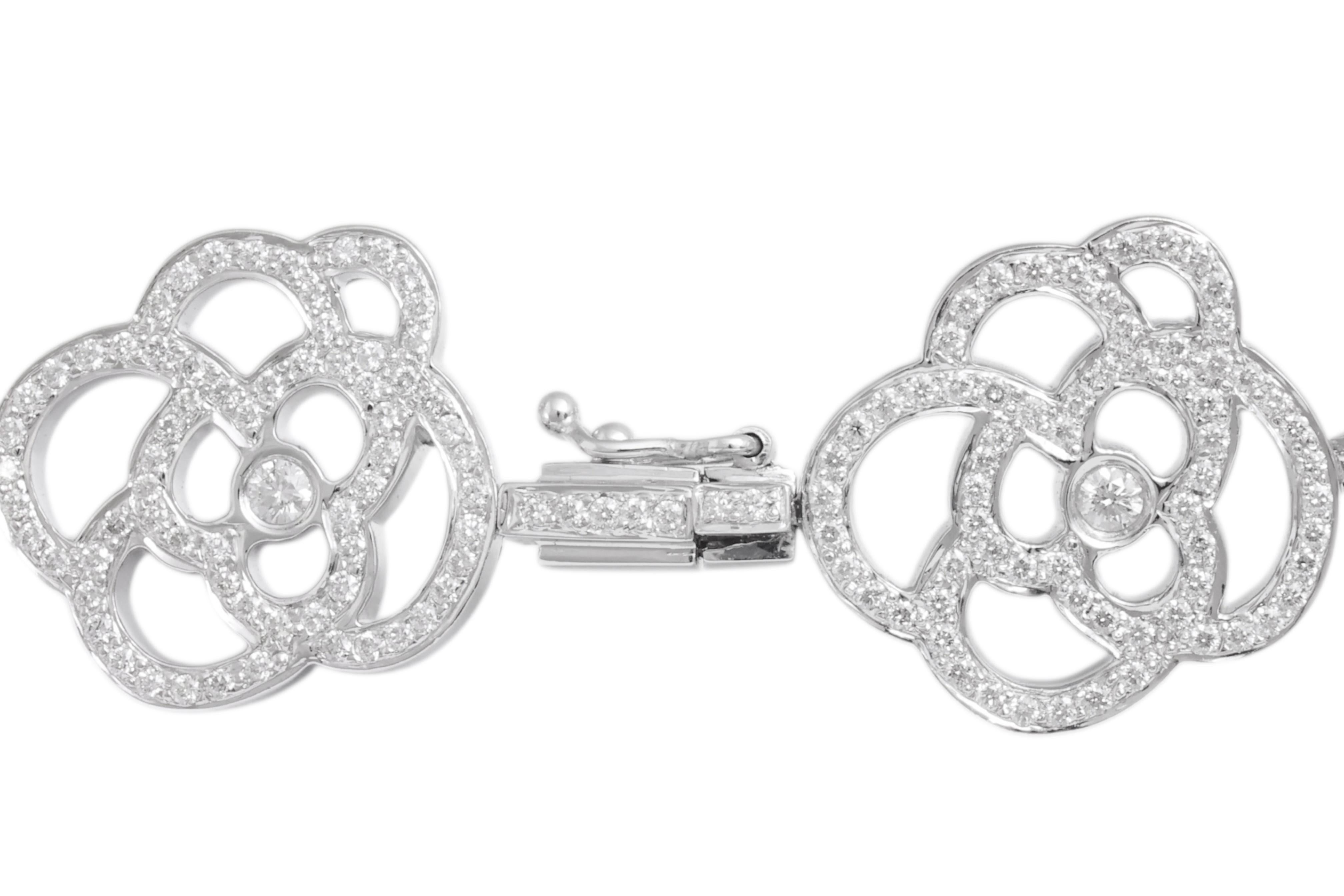18 Kt Weißgold Floral Design Voll Diamant Set Armband im Angebot 3