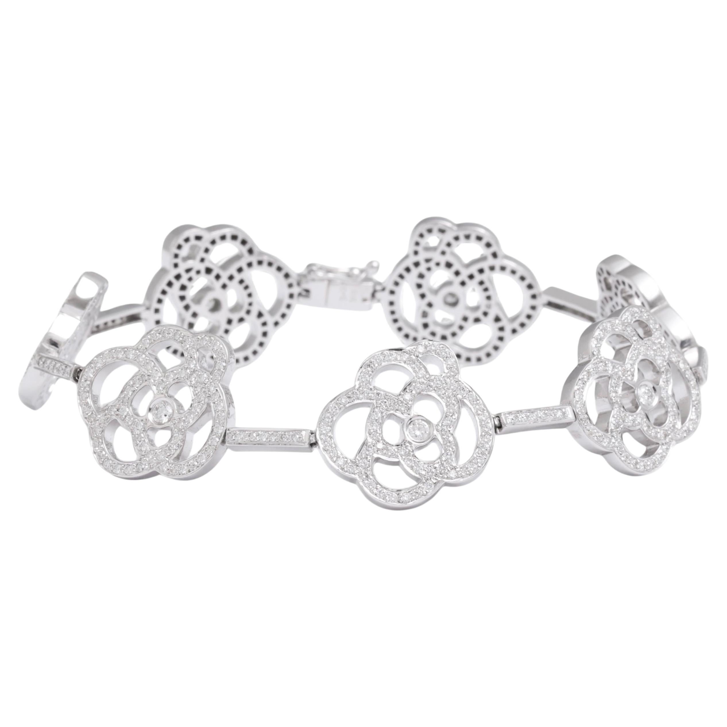 18 Kt Weißgold Floral Design Voll Diamant Set Armband im Angebot