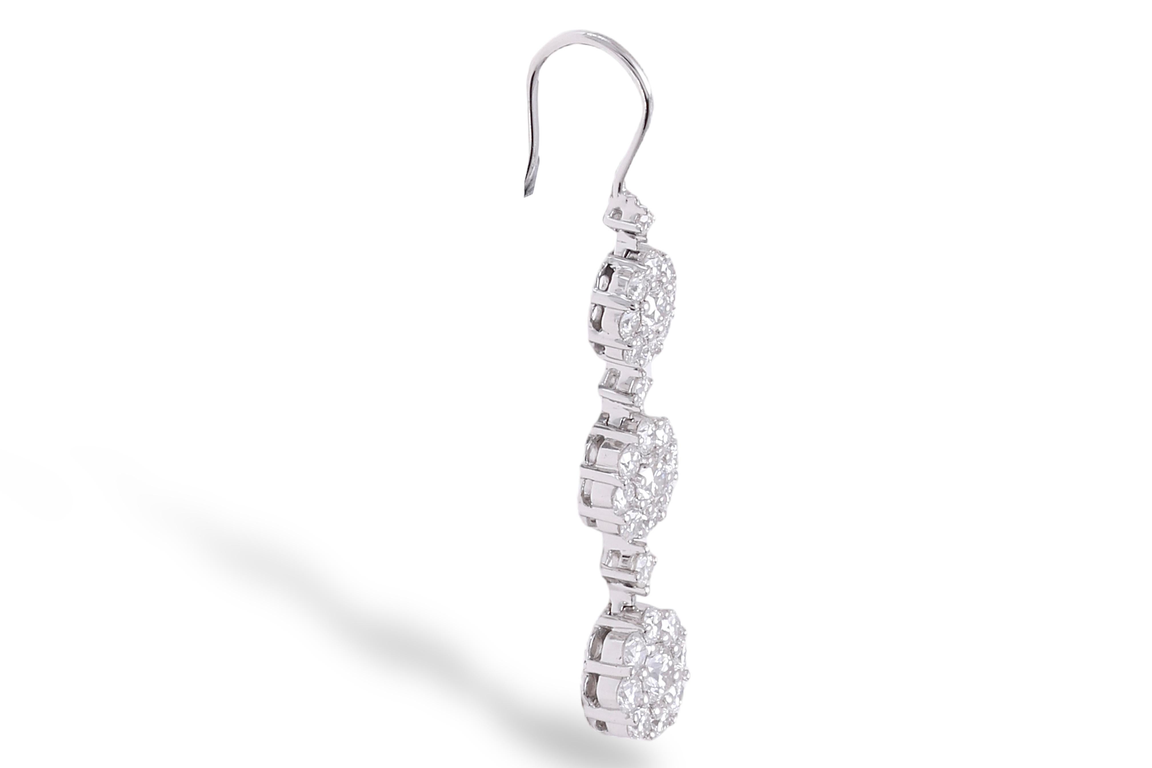 18 kt. White Gold Flower Earrings With 2.66 ct. Diamonds For Sale 6