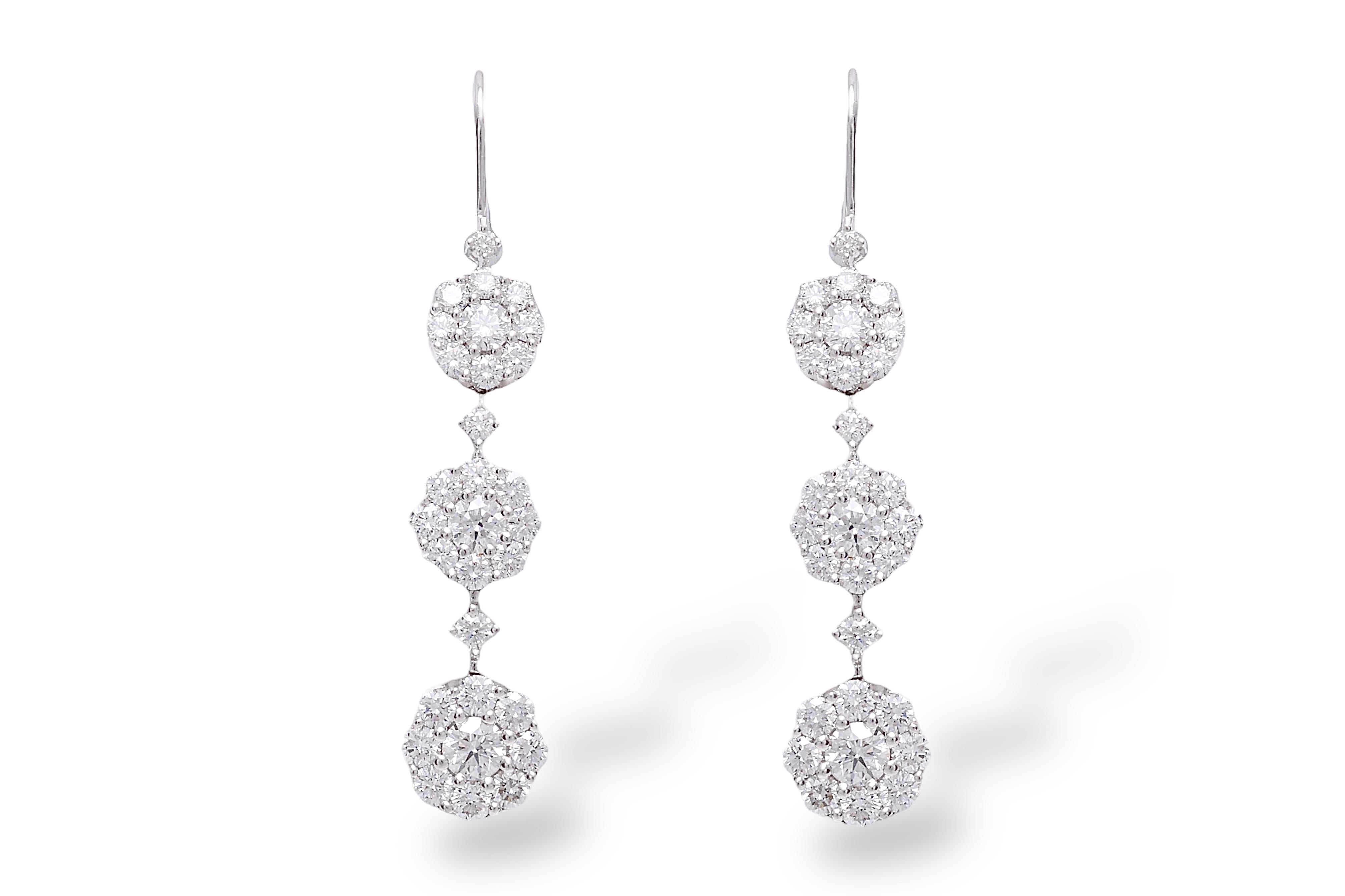 Stunning 18 kt. White Gold Flower Earrings With 2.66 ct. Diamonds

Diamonds: Brilliant cut diamonds together 2.66 ct.

Material: 18 kt. white gold

Measurements: 45 mm x 8.1 mm

Total weight: 7 gram / 0.245 oz / 4.5 dwt