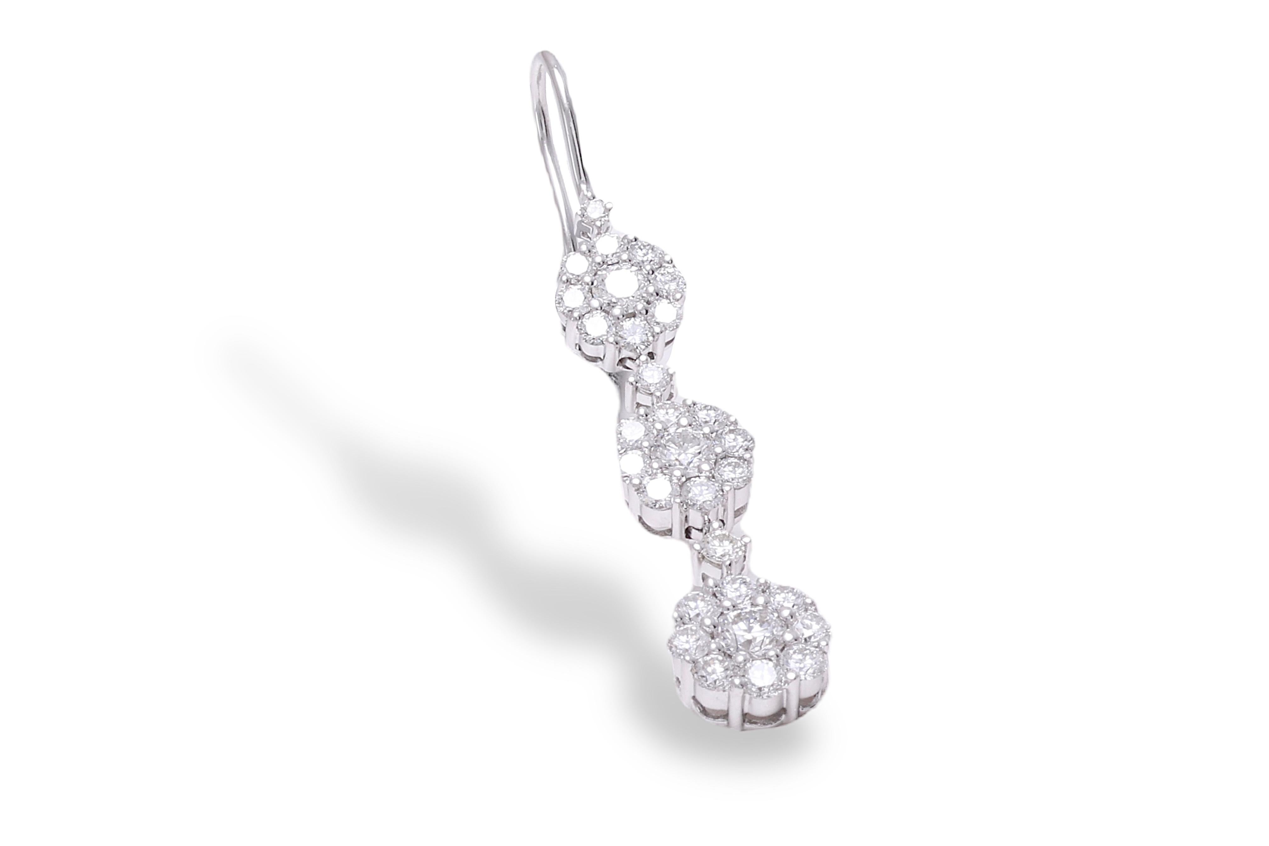 18 kt. Orecchini a fiore in oro bianco con 2,66 ct. Diamanti in vendita 2
