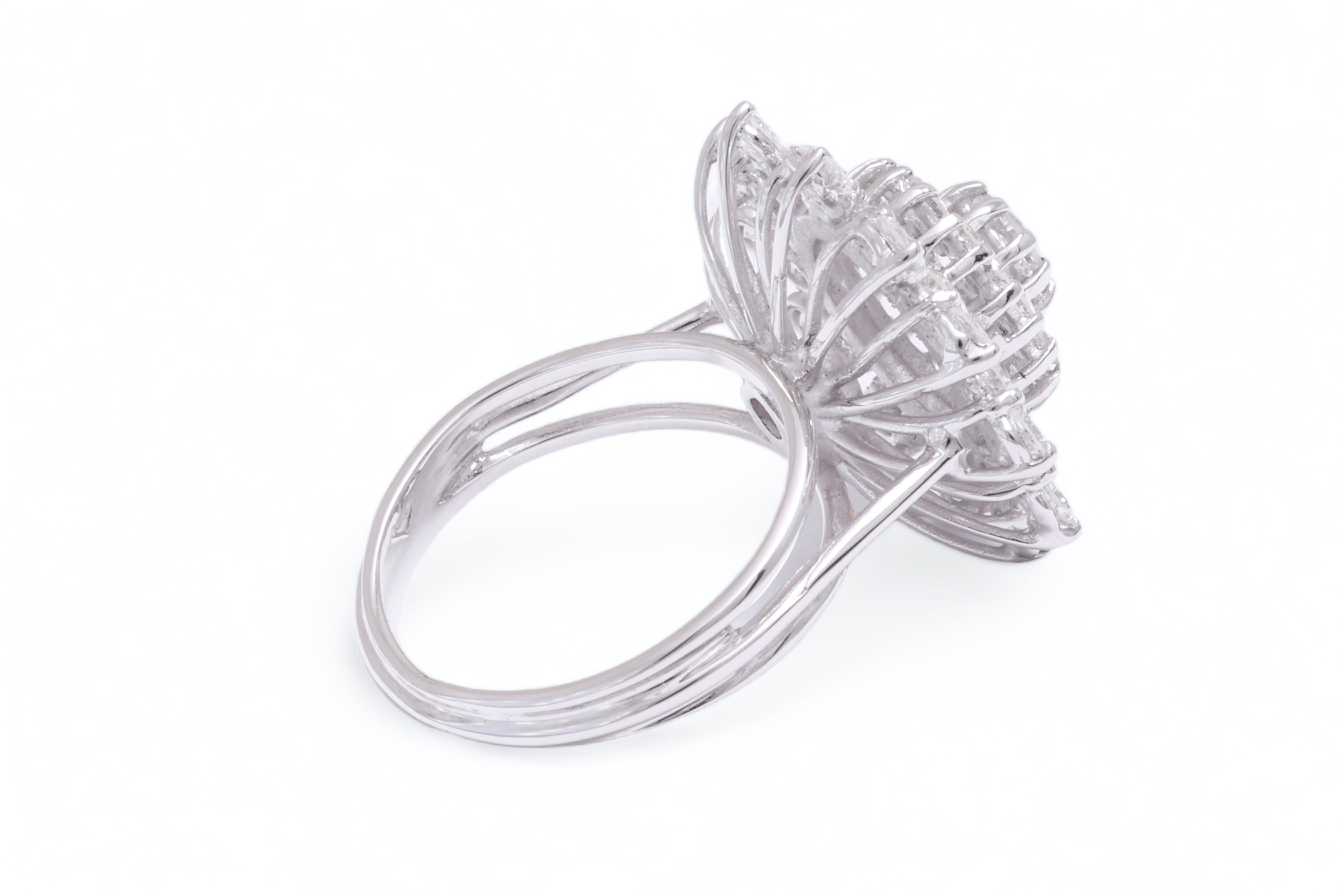 18 kt. White Gold Flower Ring  With 2.85 ct. Diamonds  For Sale 6