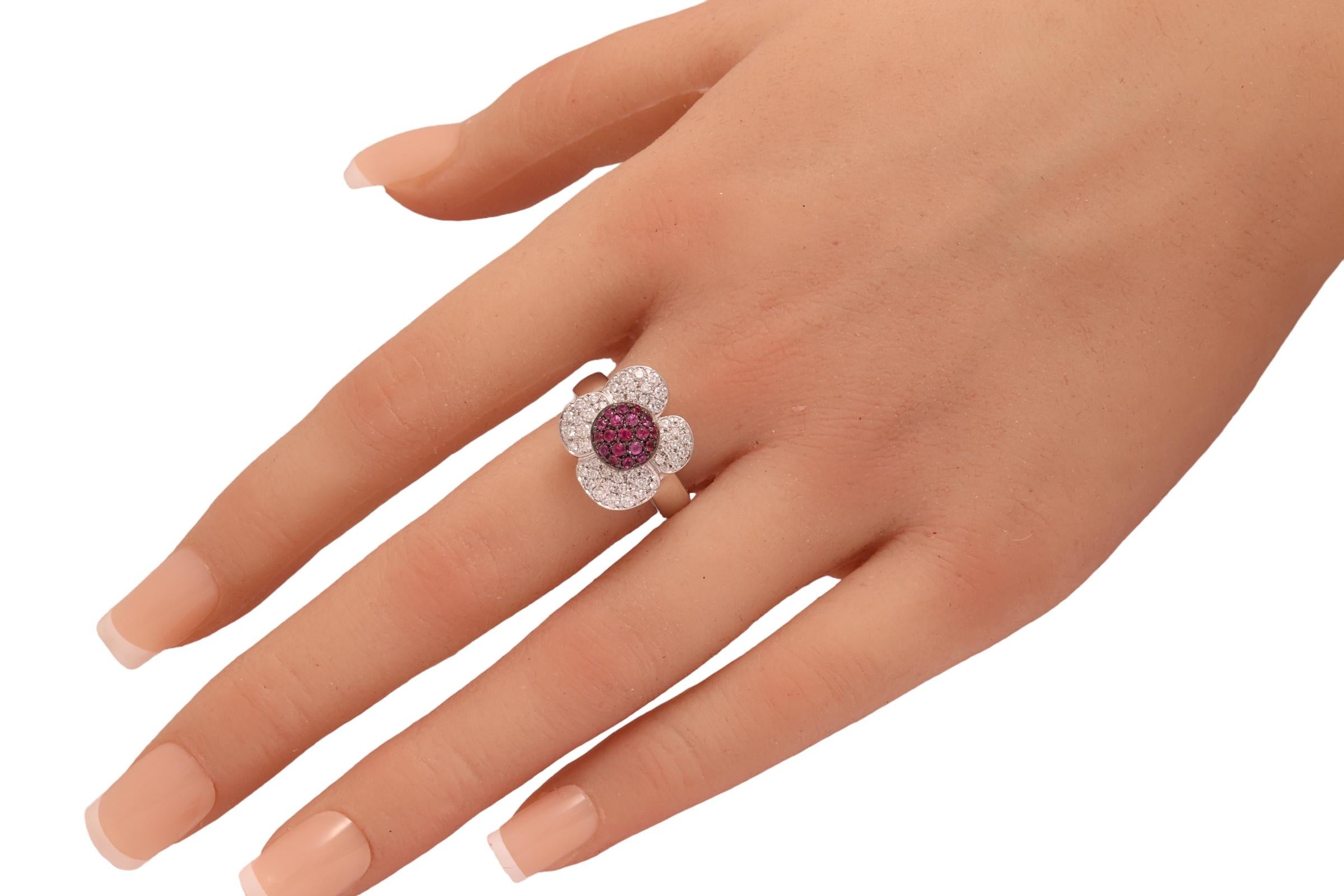  18 kt. White Gold Flower Shape Ring with 1 ct. Diamonds & 0.5 ct. Pink Sapphire For Sale 1