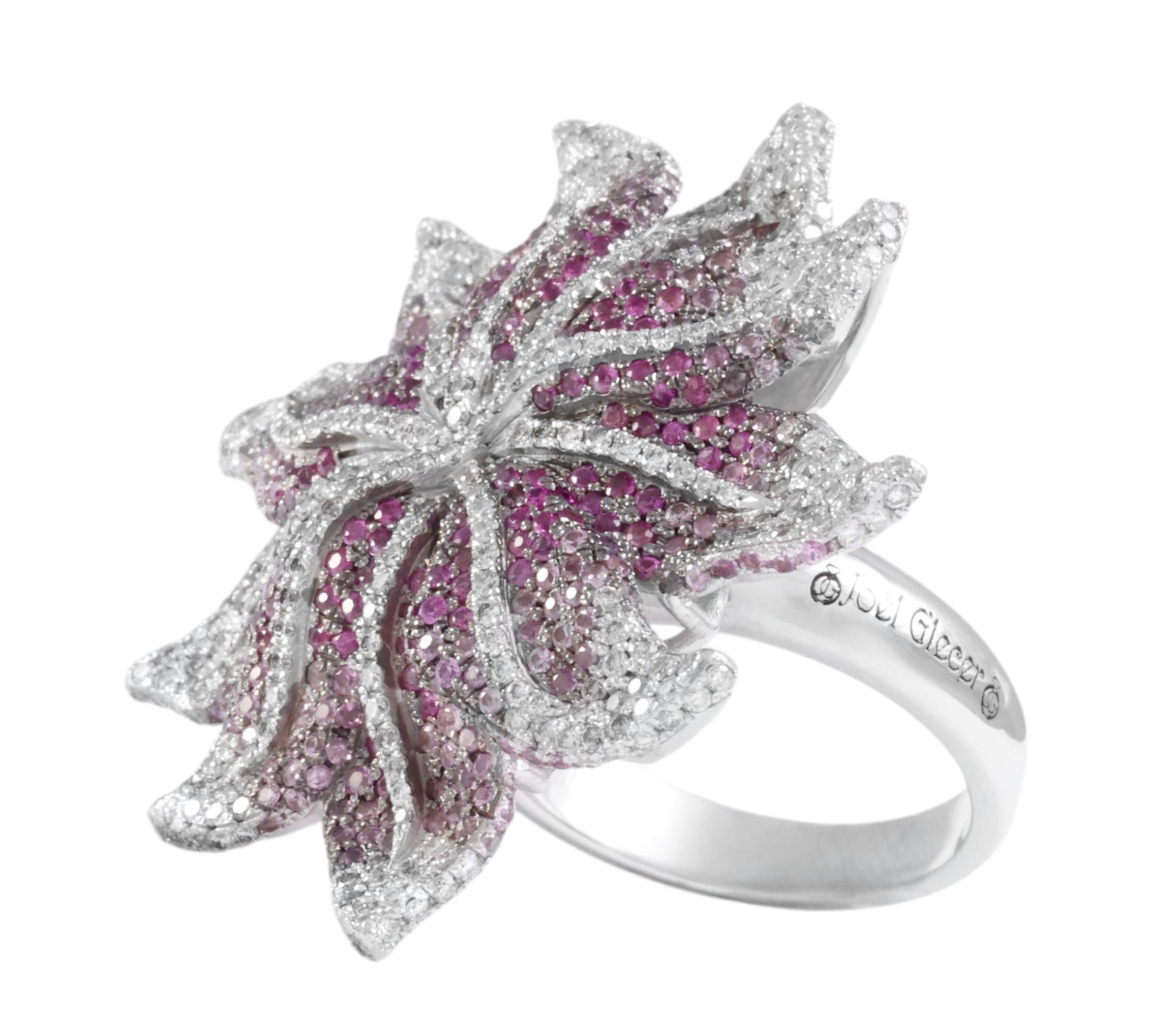18 Karat Weißgold Blumenförmige Diamanten und Saphire in Blumenform, einzigartig (Brillantschliff) im Angebot