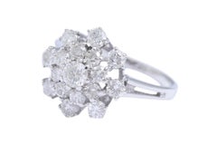18 Kt White Gold Flower Shaped Ring with Diamonds