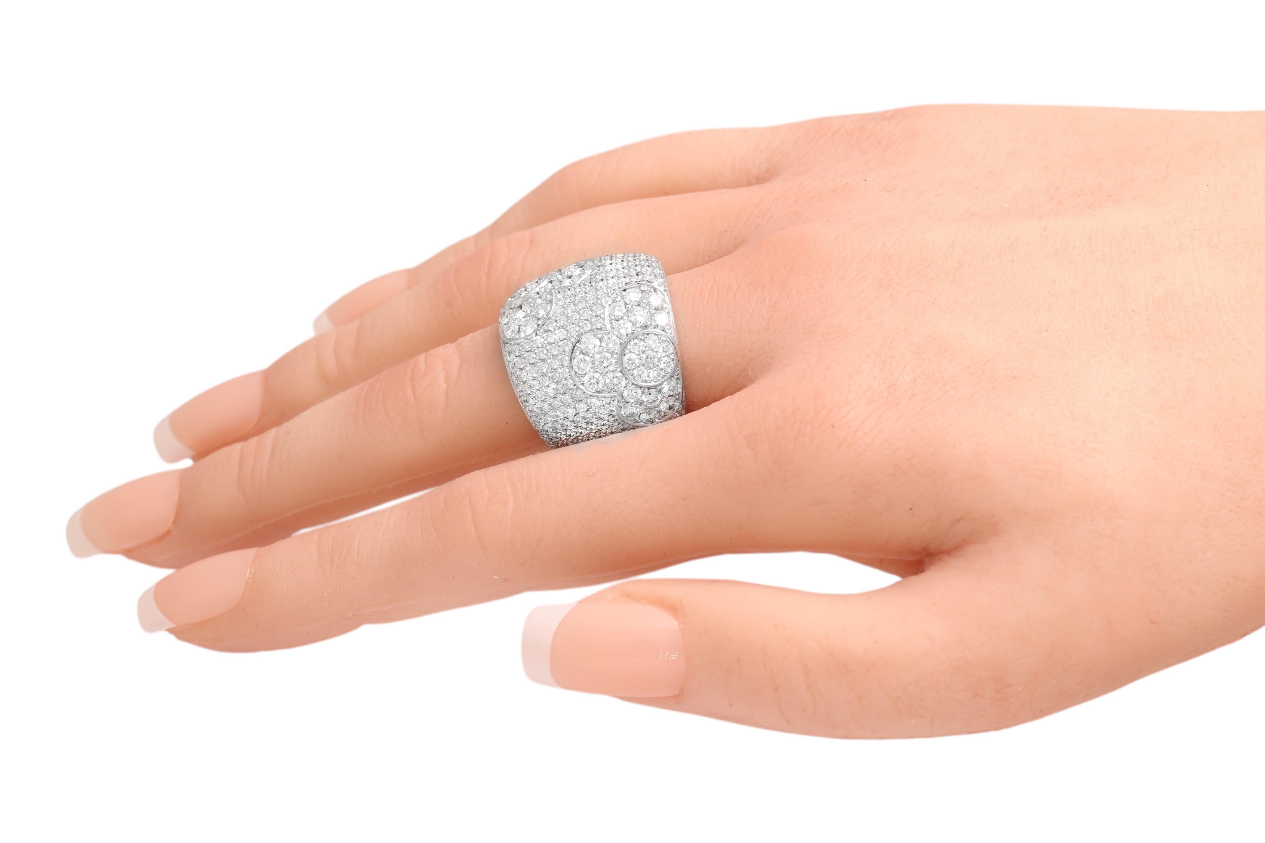 18 Kt White Gold Full Diamonds Pavé Set Ring, Floral Design For Sale 7