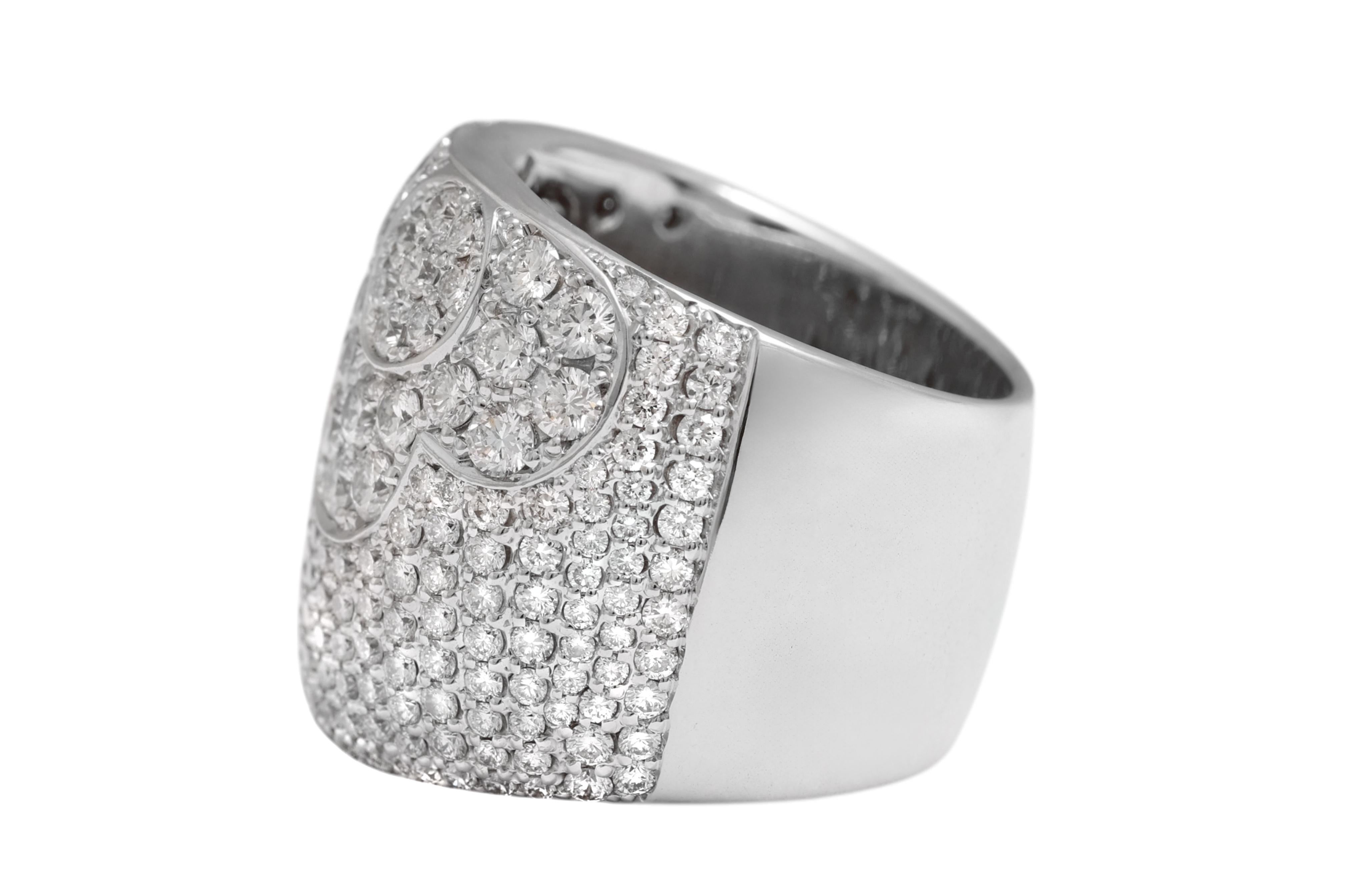 Brilliant Cut 18 Kt White Gold Full Diamonds Pavé Set Ring, Floral Design For Sale