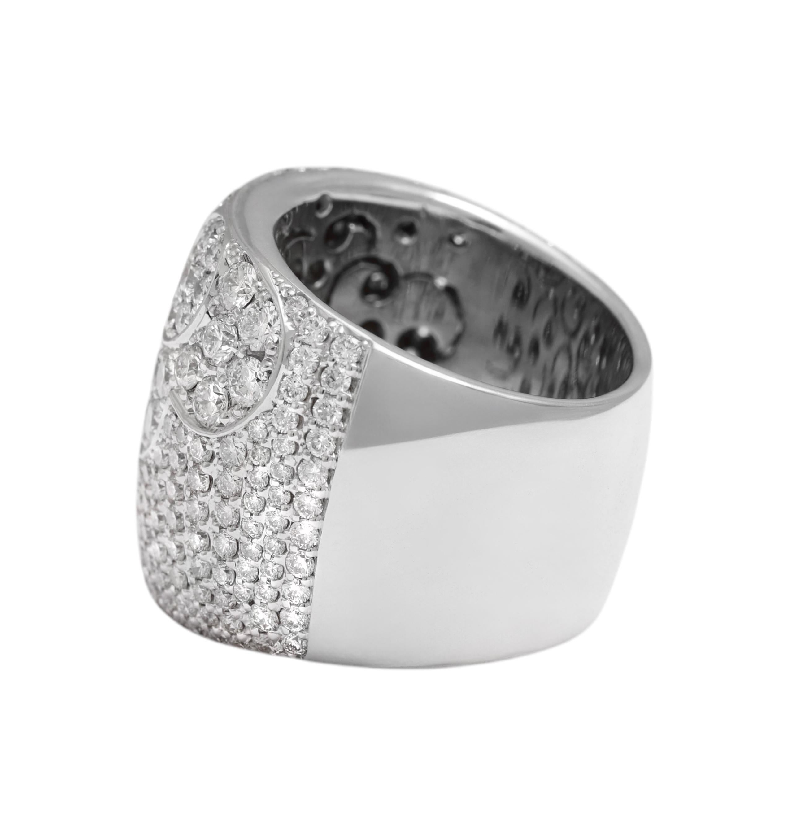 Women's or Men's 18 Kt White Gold Full Diamonds Pavé Set Ring, Floral Design For Sale