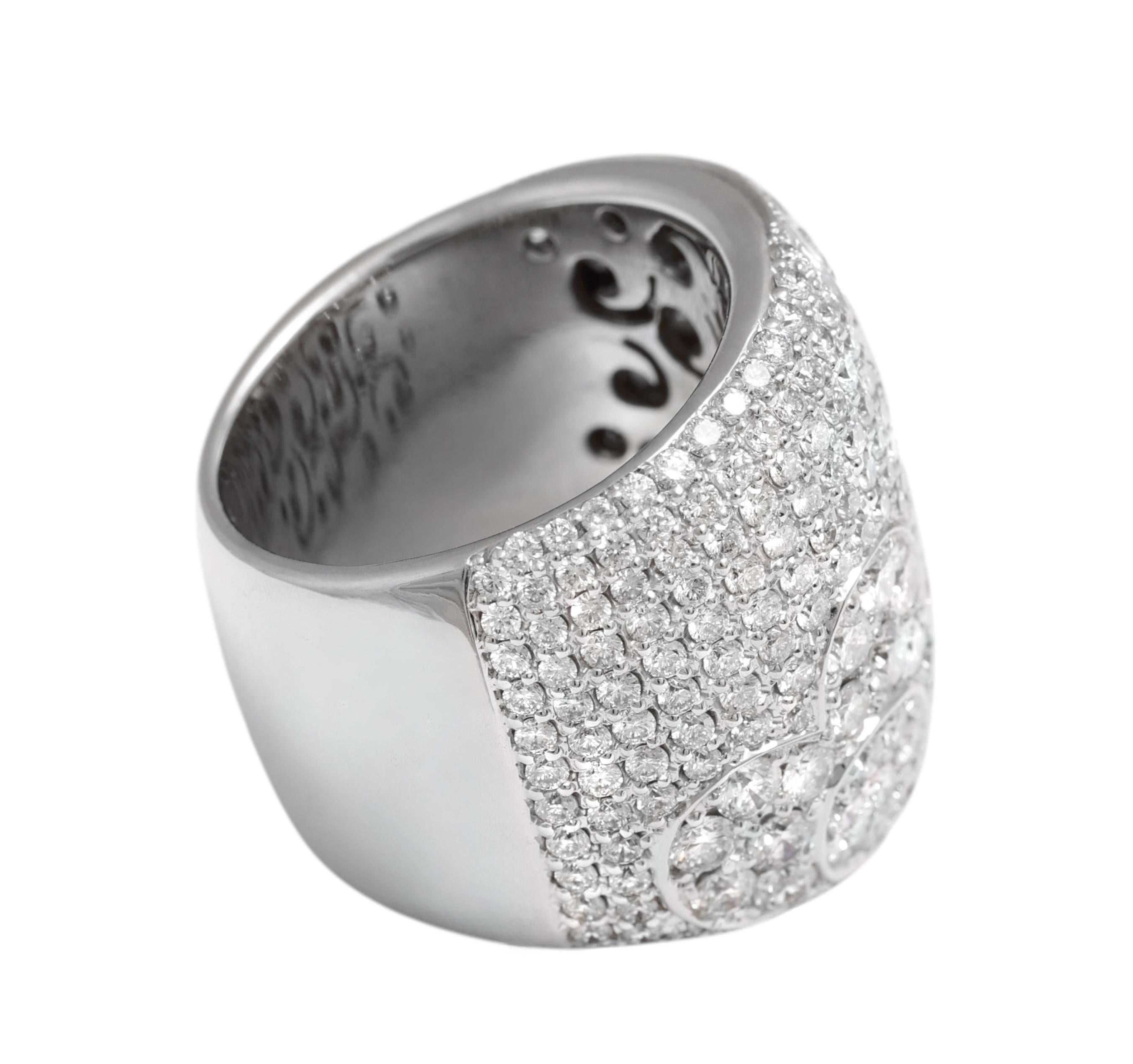 18 Kt White Gold Full Diamonds Pavé Set Ring, Floral Design For Sale 3