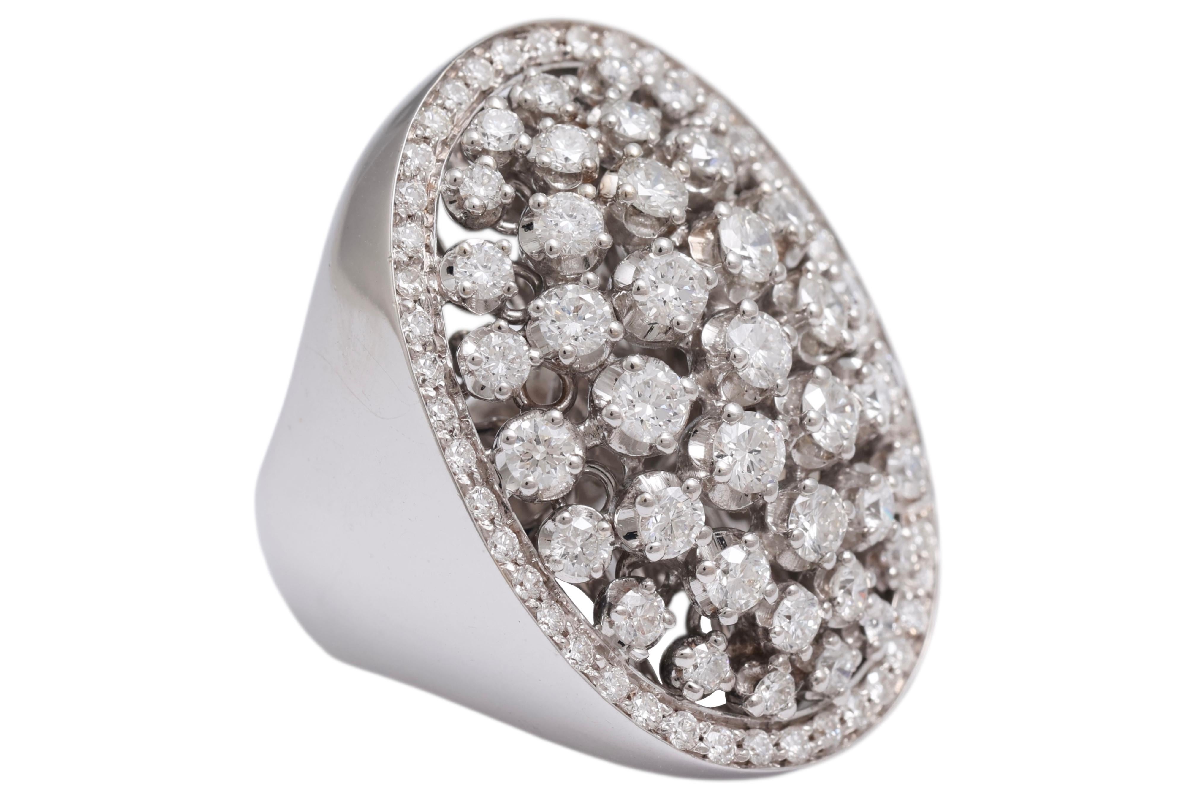 18 KT White Gold, Full of Diamonds Designer Oval Shaped Ring In New Condition For Sale In Antwerp, BE