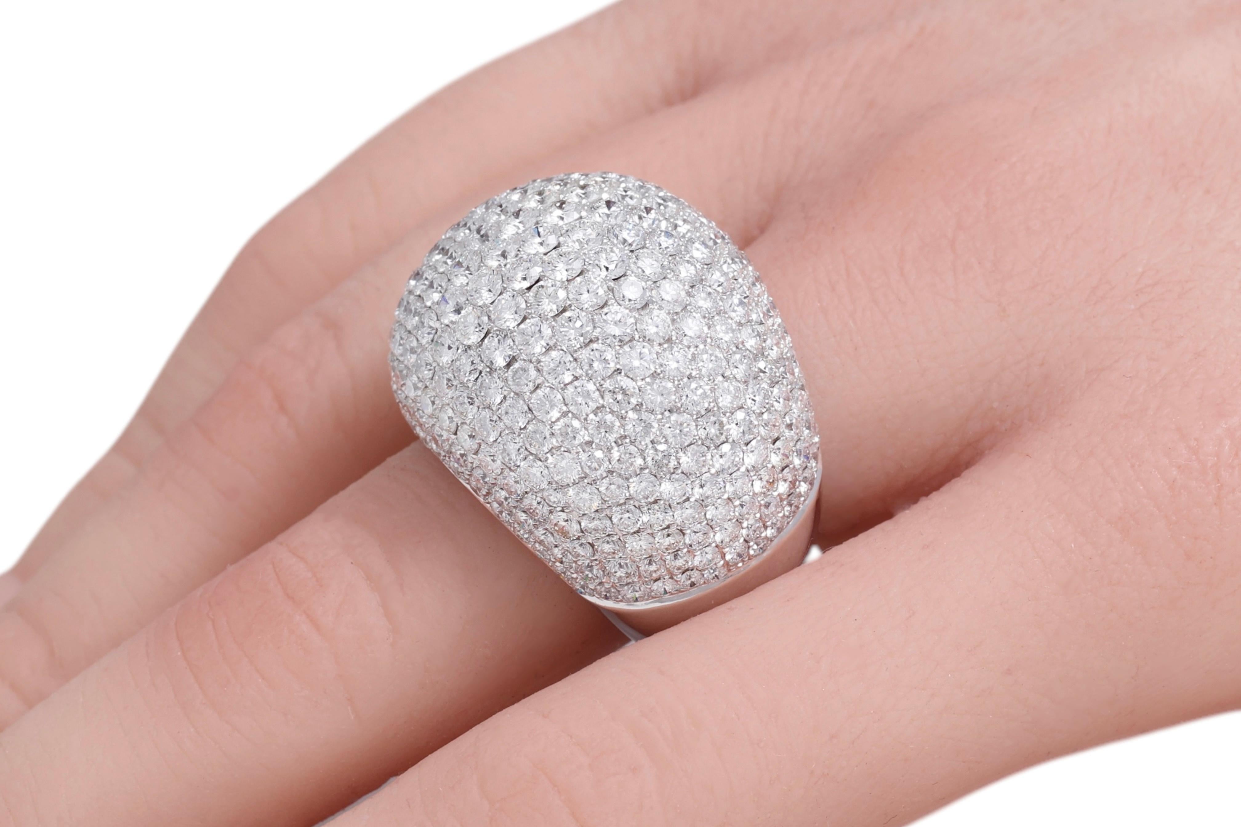 Bague de cocktail en or blanc 18 carats, pavée de 12,6 carats de diamants en vente 6