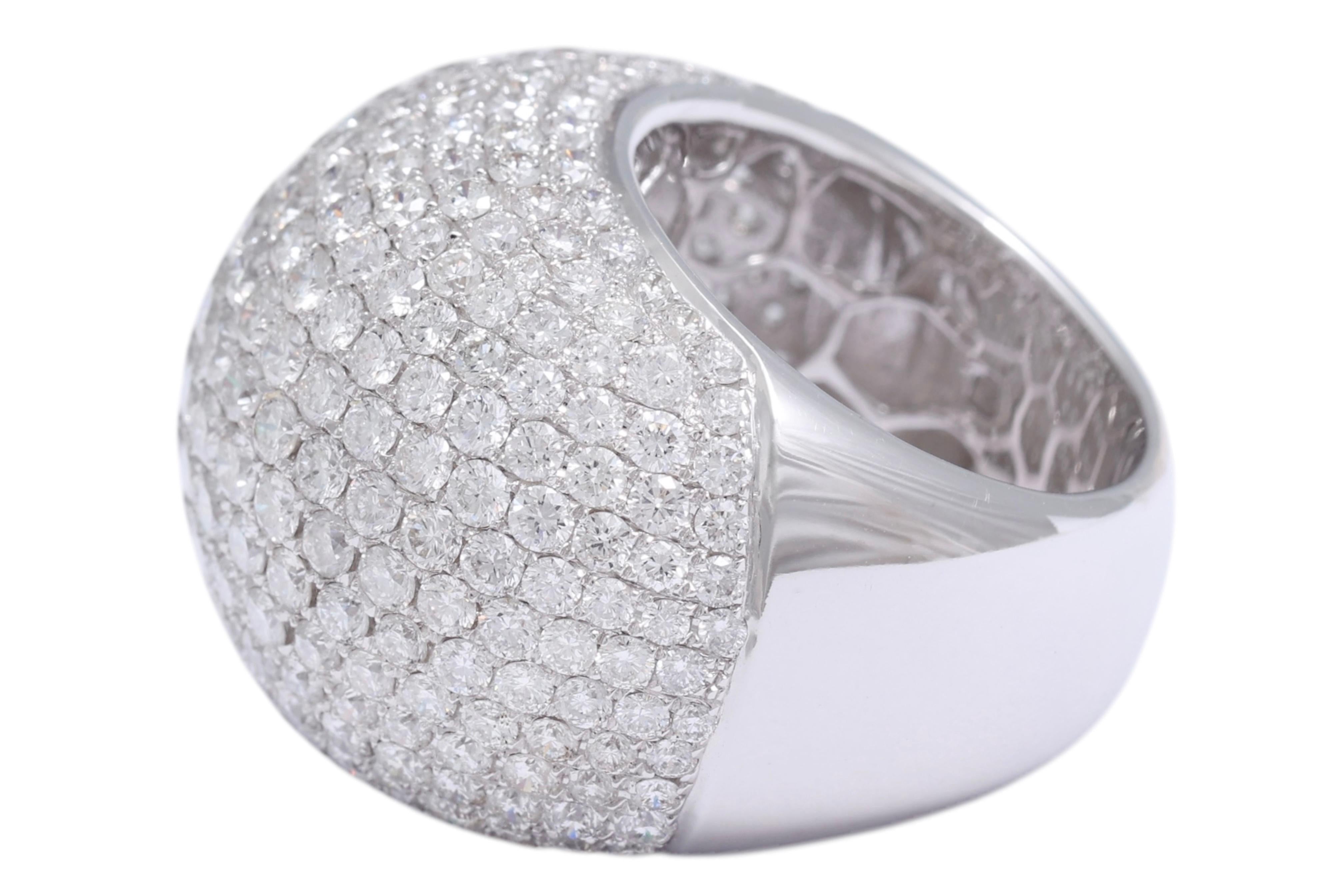 Bague de cocktail en or blanc 18 carats, pavée de 12,6 carats de diamants Unisexe en vente