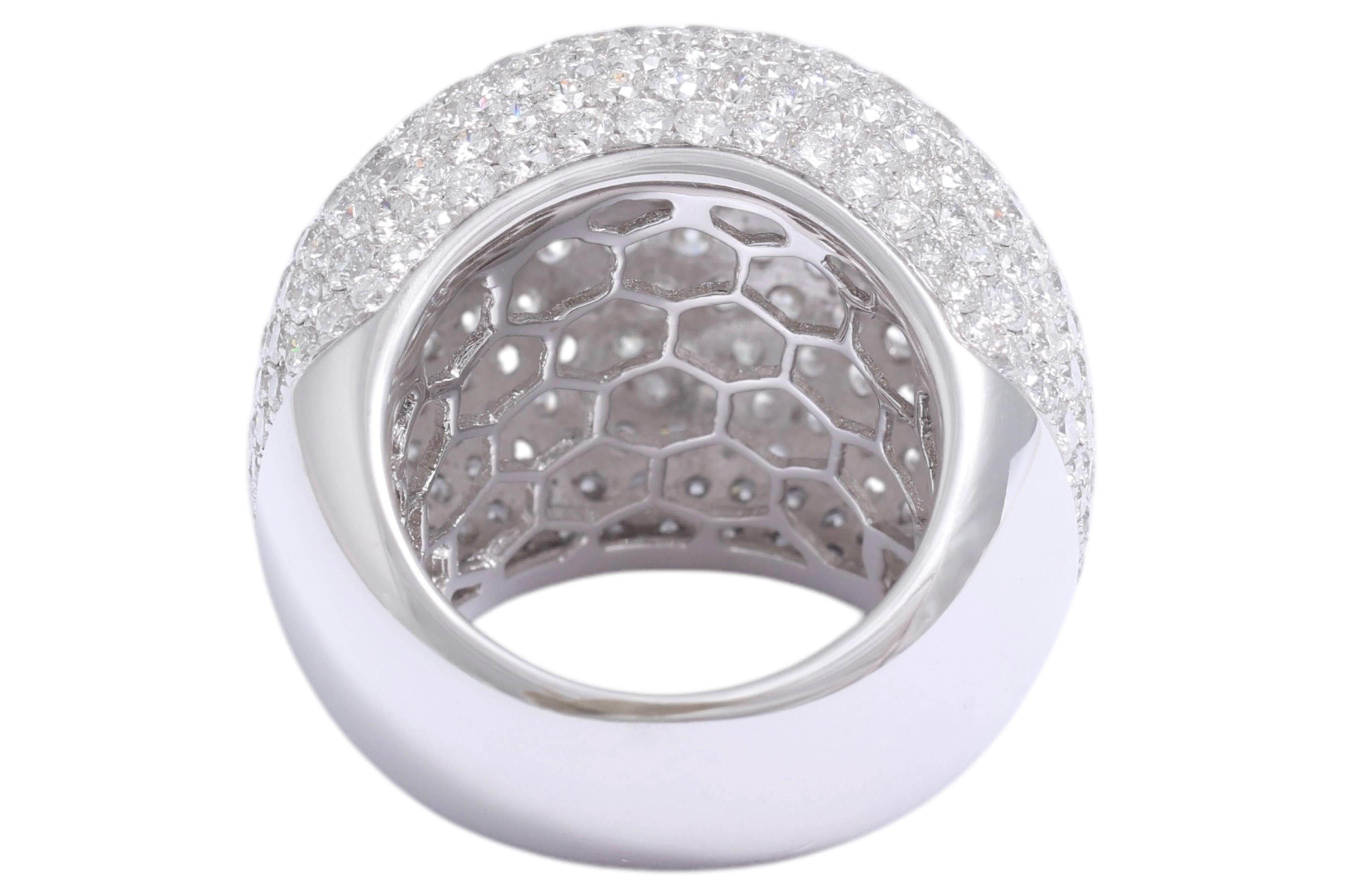 Bague de cocktail en or blanc 18 carats, pavée de 12,6 carats de diamants en vente 3