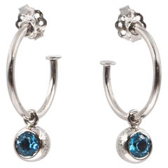 18 kt White Gold Garavelli   Hoop Earrings with Dangling Blue Topaz