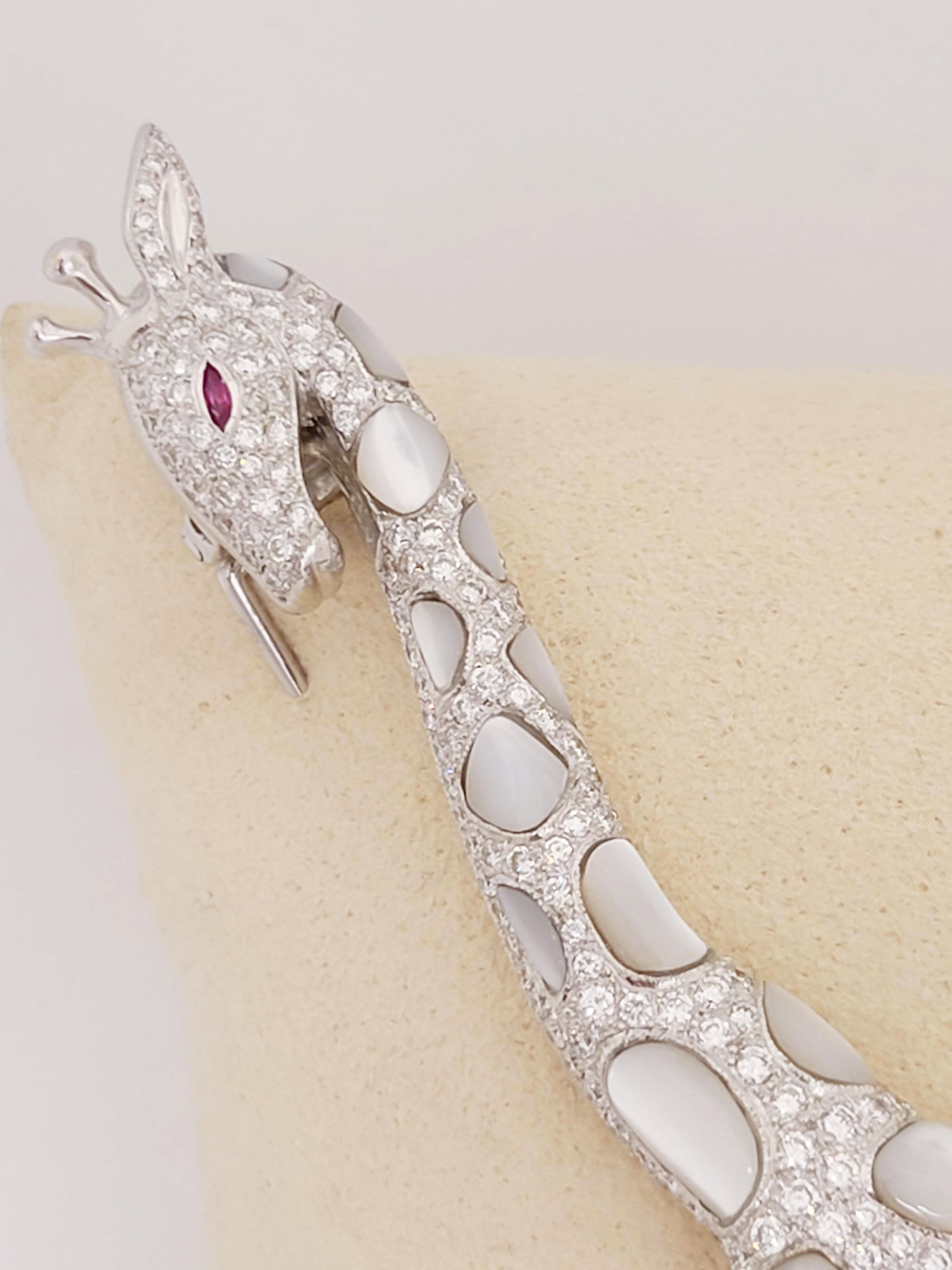 Contemporary 18 Karat White Gold Giraffe Brooch with Diamonds and Mother of Pearl For Sale