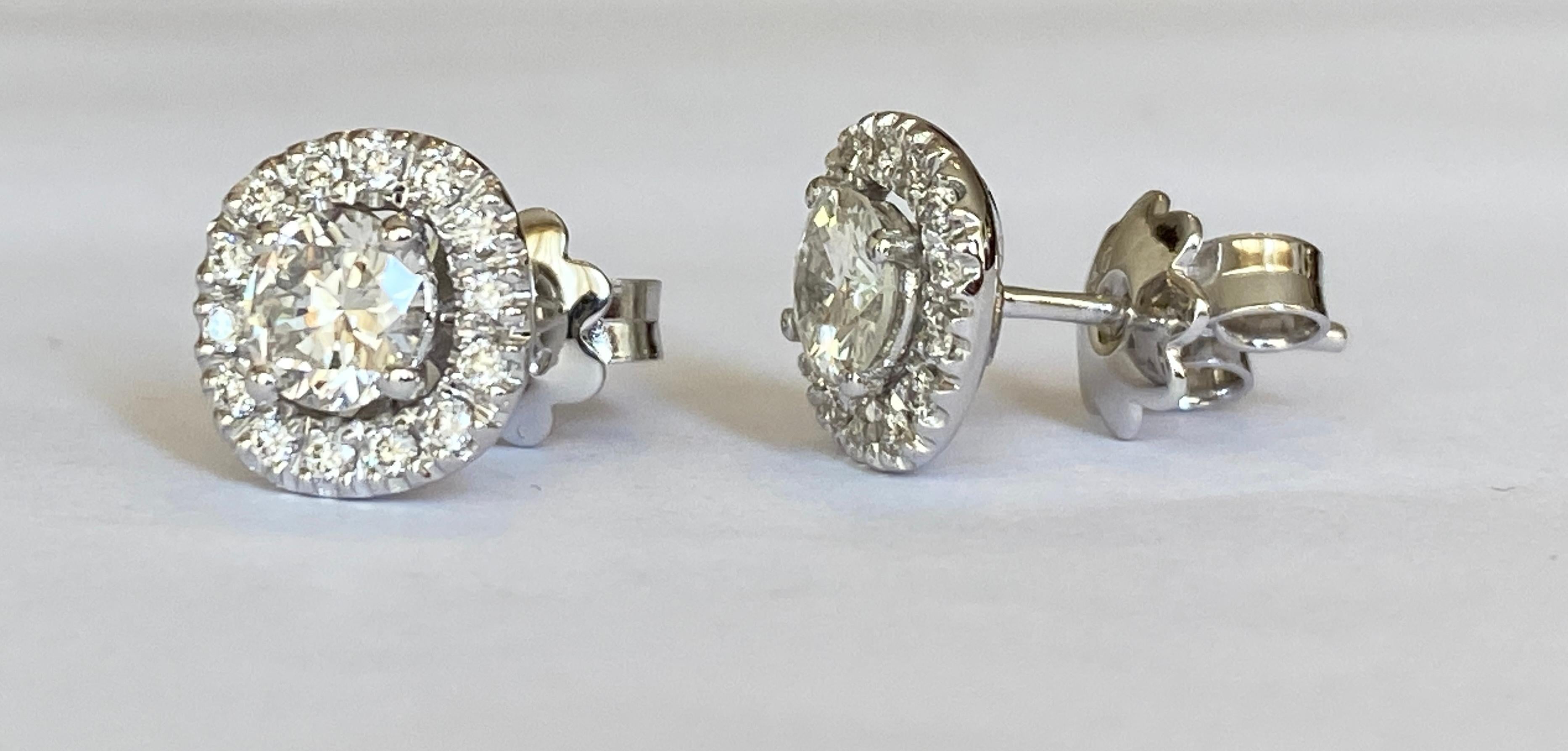 18 Kt White Gold Halo stud Earrings with Diamonds For Sale 4