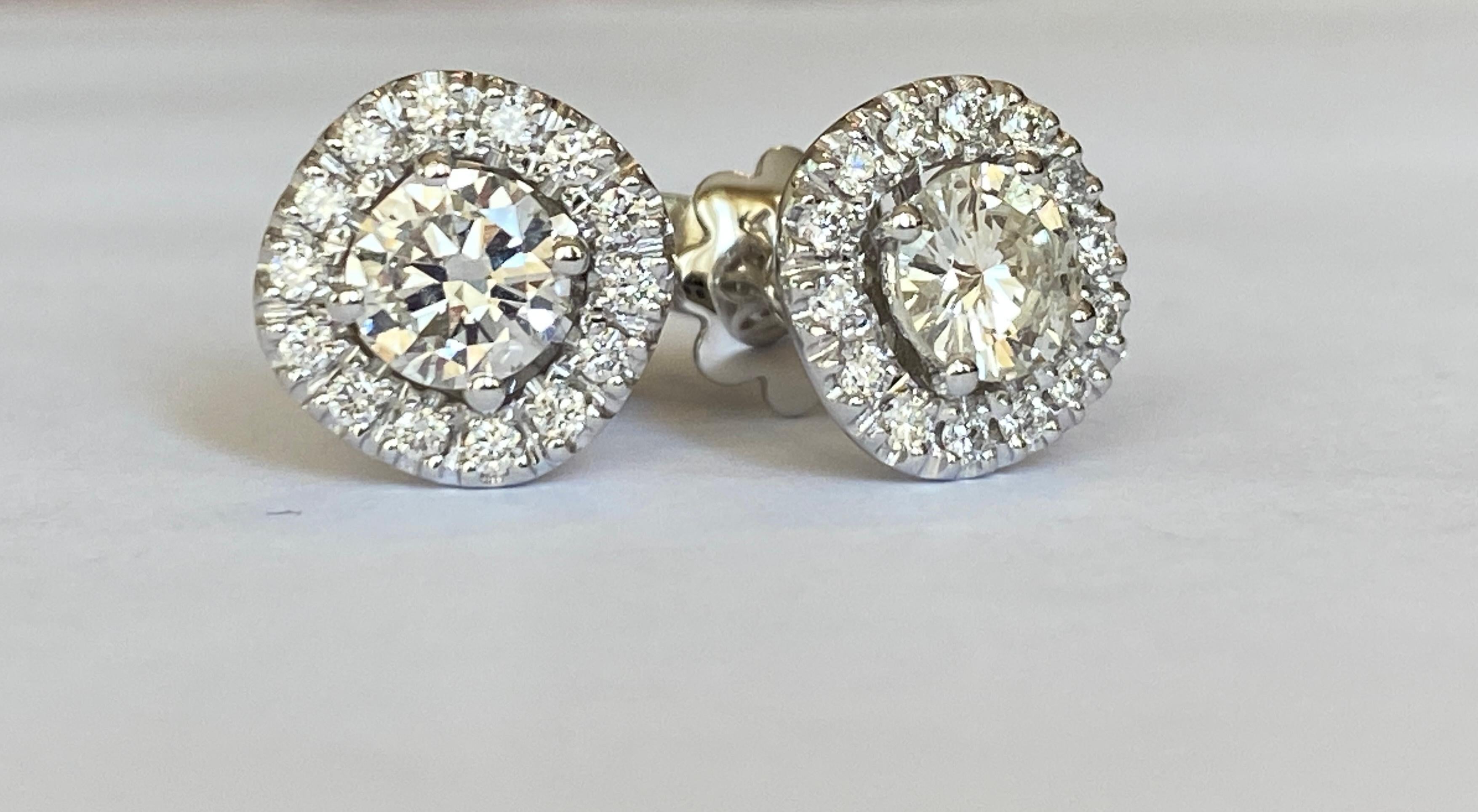 Women's 18 Kt White Gold Halo stud Earrings with Diamonds For Sale