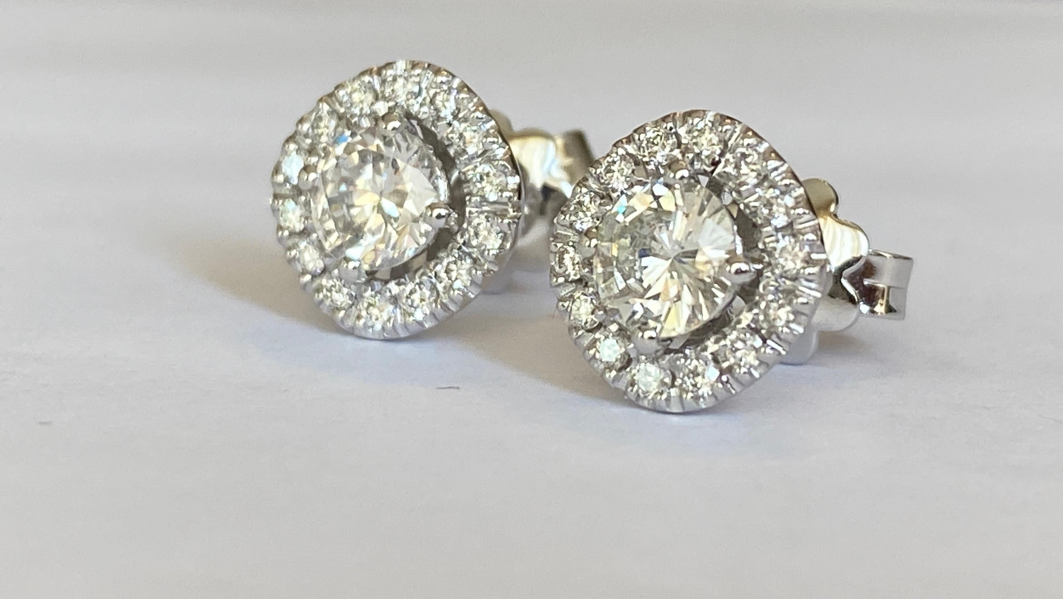 18 Kt White Gold Halo stud Earrings with Diamonds For Sale 1