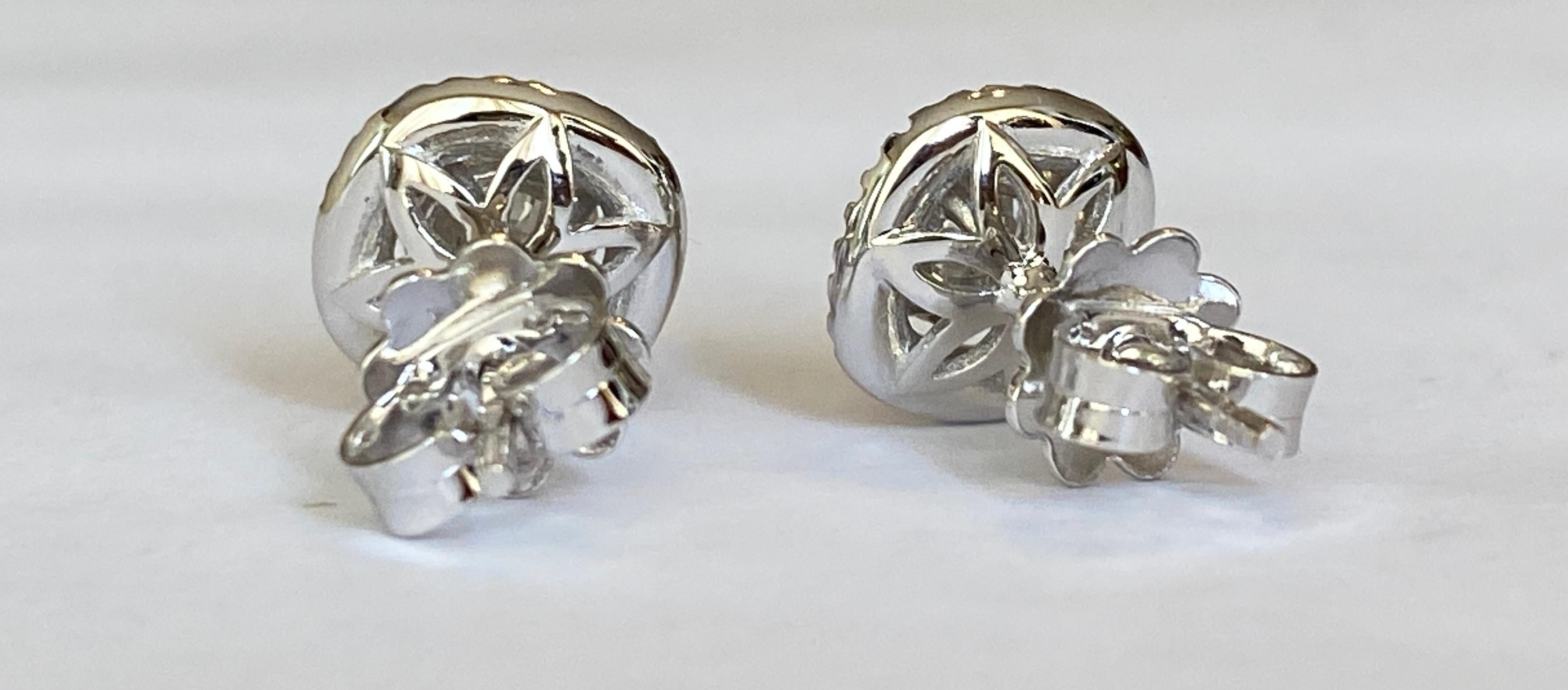 18 Kt White Gold Halo stud Earrings with Diamonds For Sale 3