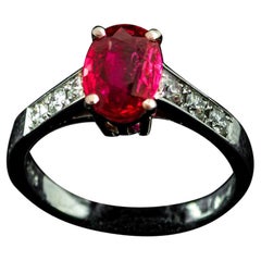 18 Kt White Gold Handmade Ring with 1.63 Ct Ruby ​​and 0.26 Ct Brilliants