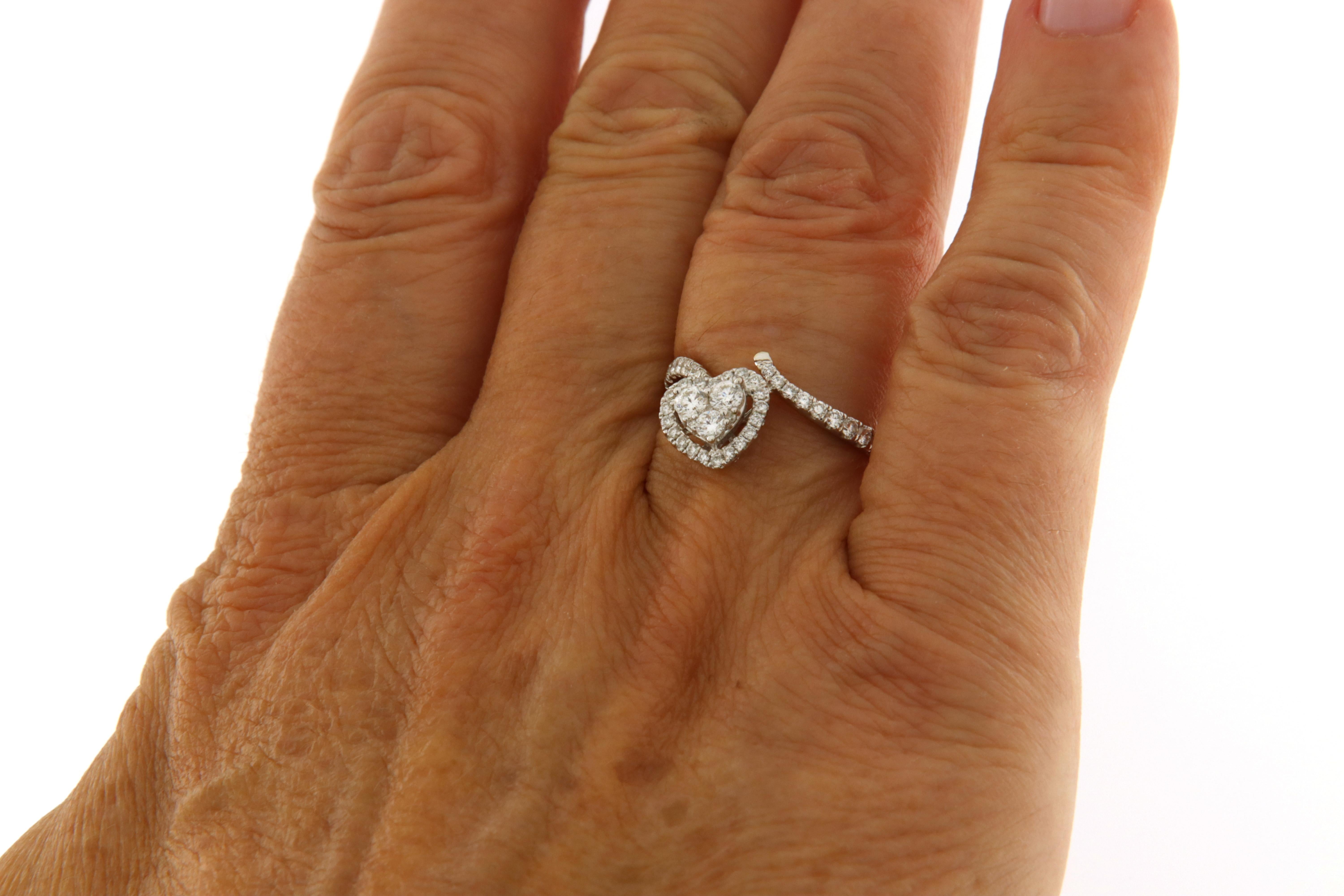 Women's 18 kt. white gold heart ring with diamonds ct.0.60 For Sale