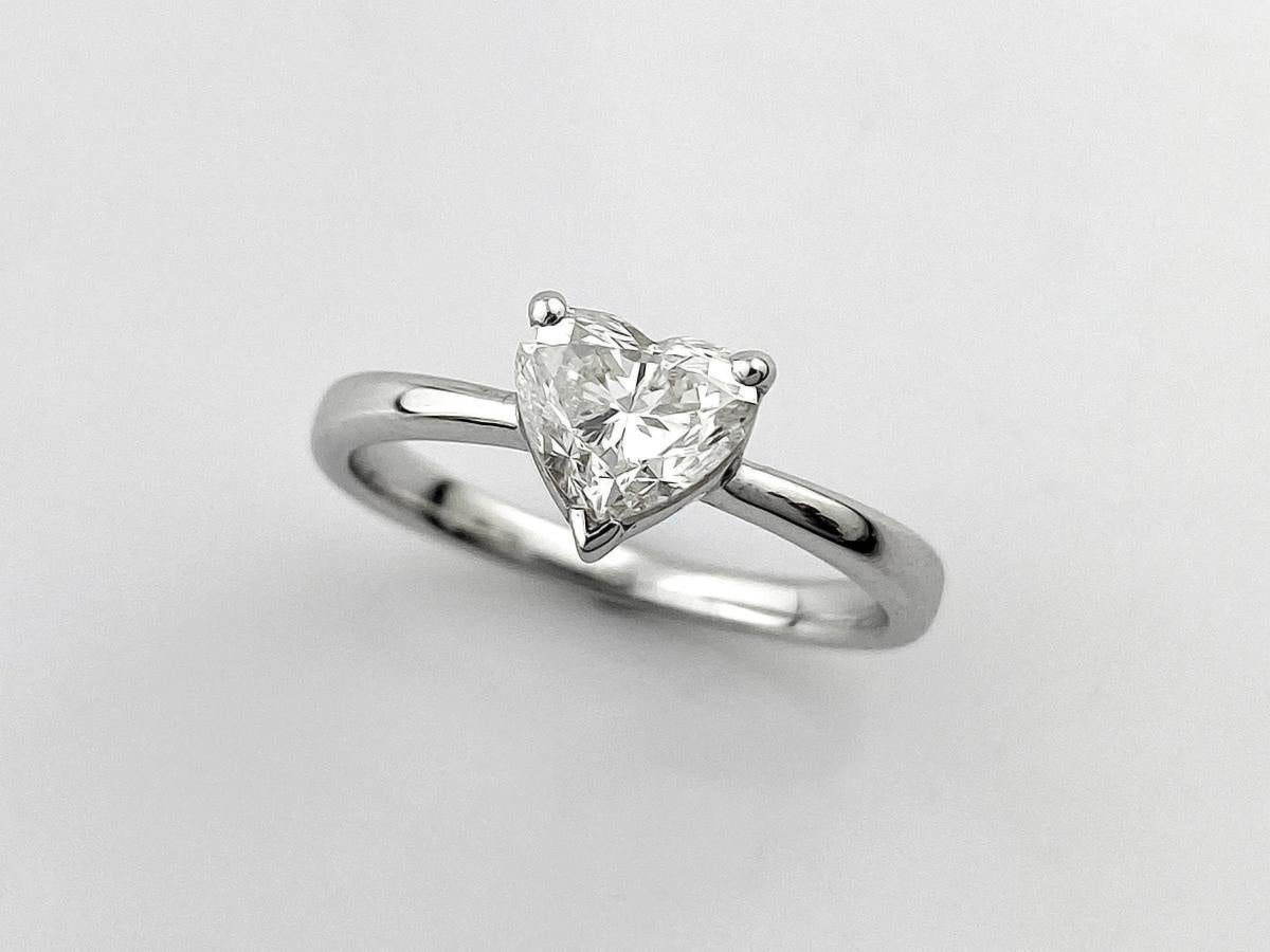 18 KT Weißgold Herzform Diamant Solitär Ring im Angebot 4