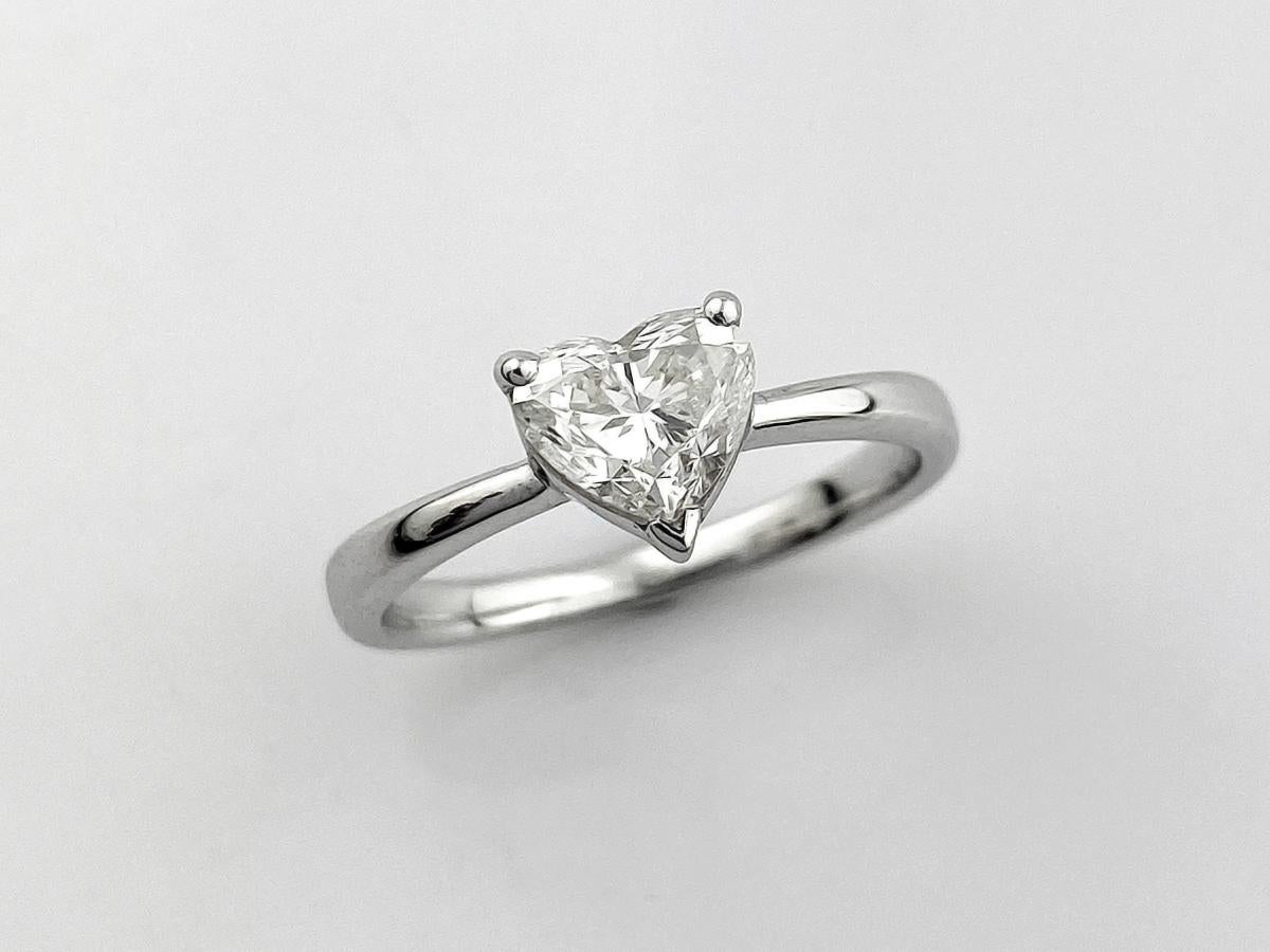 18 KT Weißgold Herzform Diamant Solitär Ring (Moderne) im Angebot