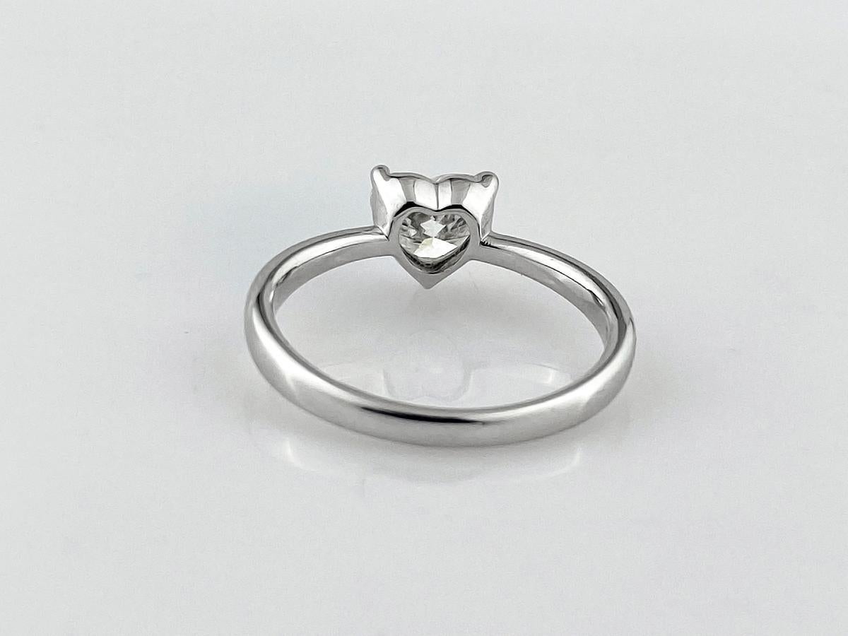 18 KT Weißgold Herzform Diamant Solitär Ring im Angebot 1