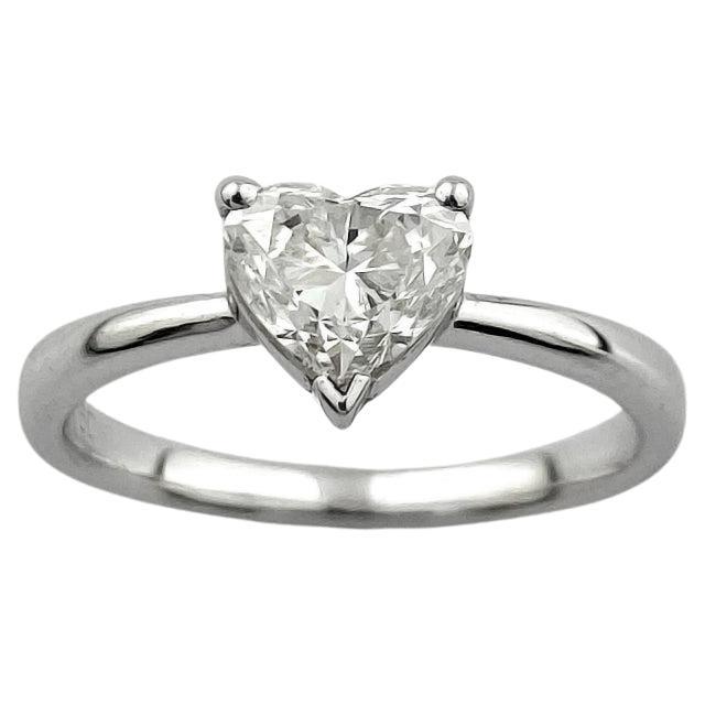 Bague solitaire en or blanc 18 KT avec diamant en forme de coeur