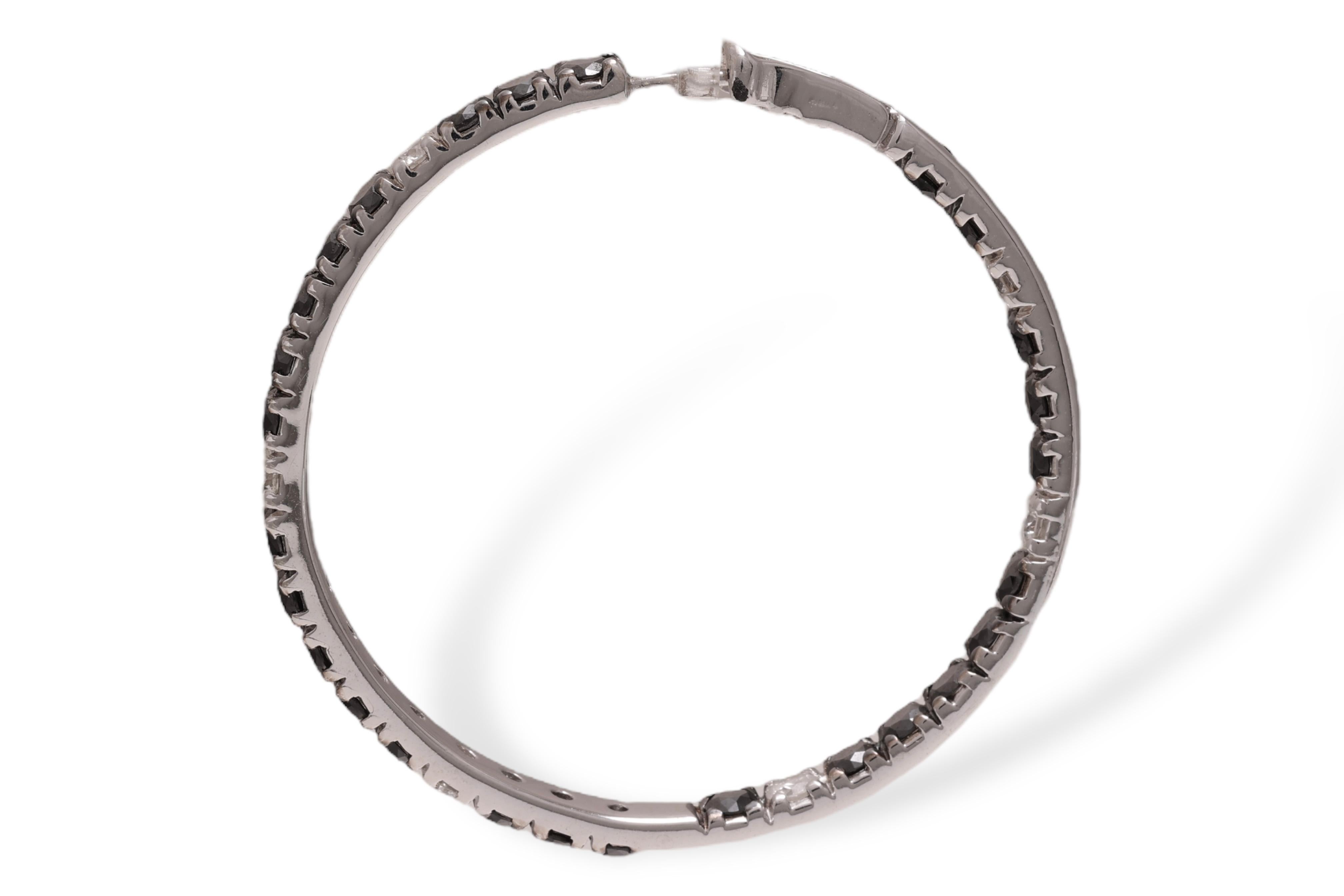 18 kt. Creolen aus Weißgold mit 2,01 Karat. Diamanten, 10,93 Karat. Schwarze Diamanten im Angebot 1