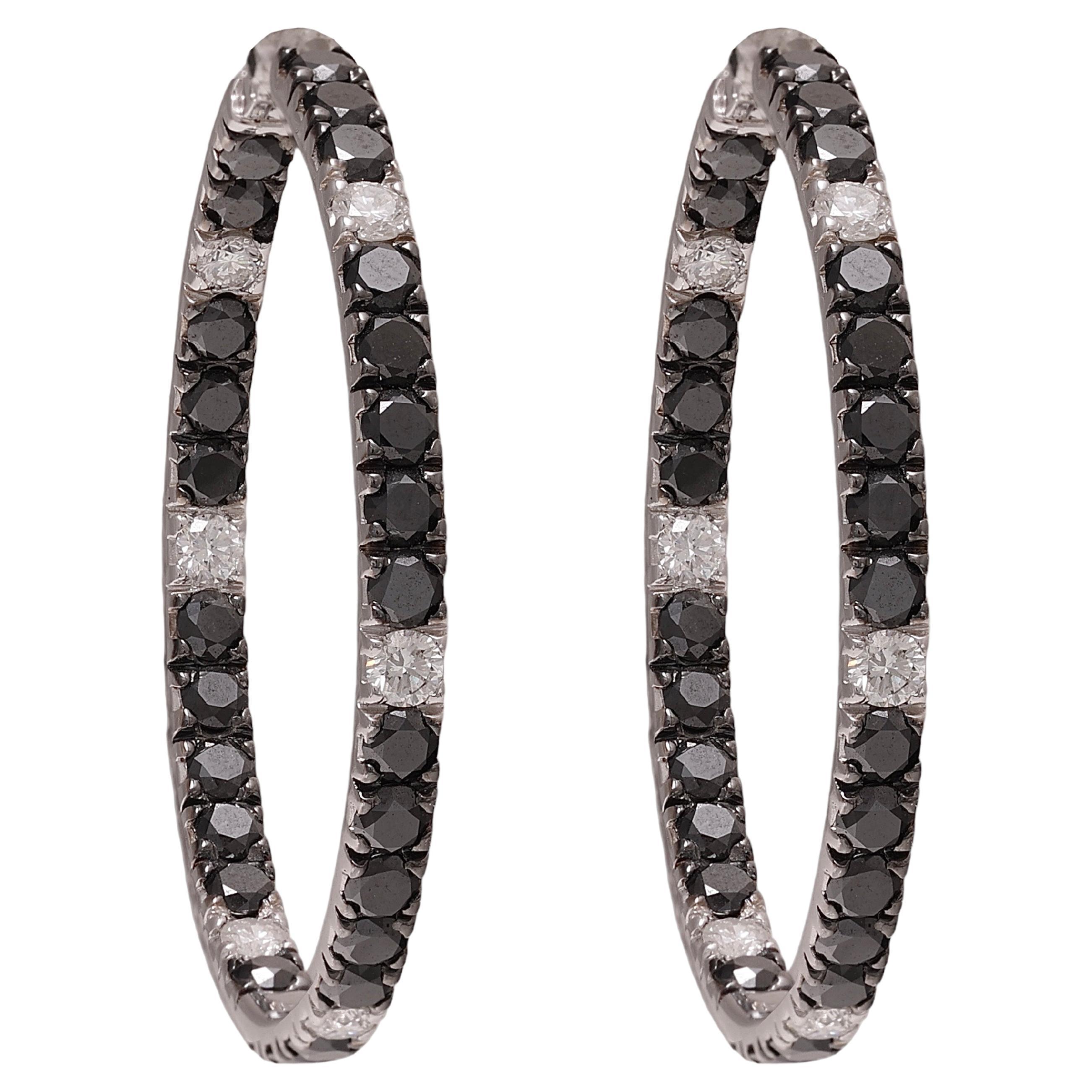 18 kt. Creolen aus Weißgold mit 2,01 Karat. Diamanten, 10,93 Karat. Schwarze Diamanten im Angebot