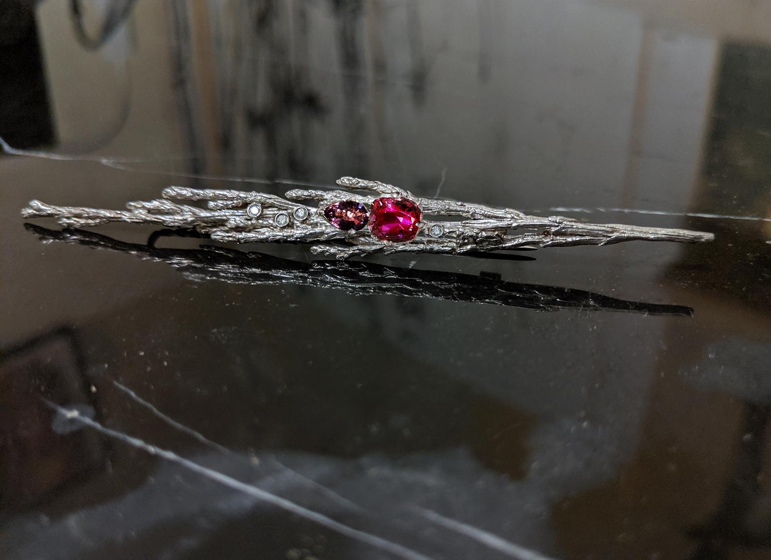 White Gold Sculptural Brooch with GRS No Heat Three Carats Ruby and Diamonds In New Condition For Sale In Berlin, DE