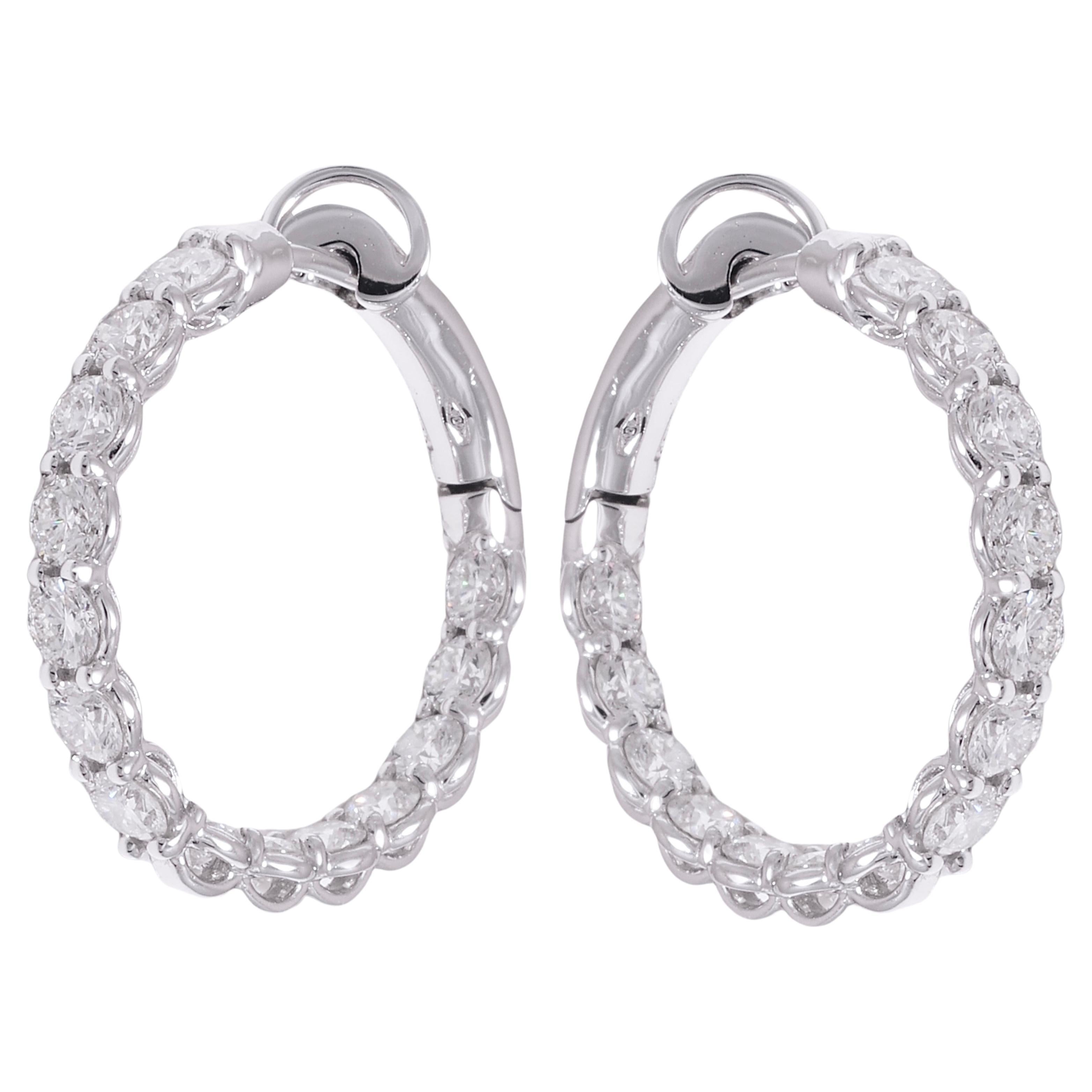 Gorgeous 18 kt. White Gold Loop Earrings With 3.14 ct. Diamonds 

Diamonds: brilliant cut diamond, together approx. 3.14 ct. G Vs

Material: 18 kt. white gold

Measurements: Diameter earring 24 mm

Total weight: 8 grams / 5.2 dwt / 0.285