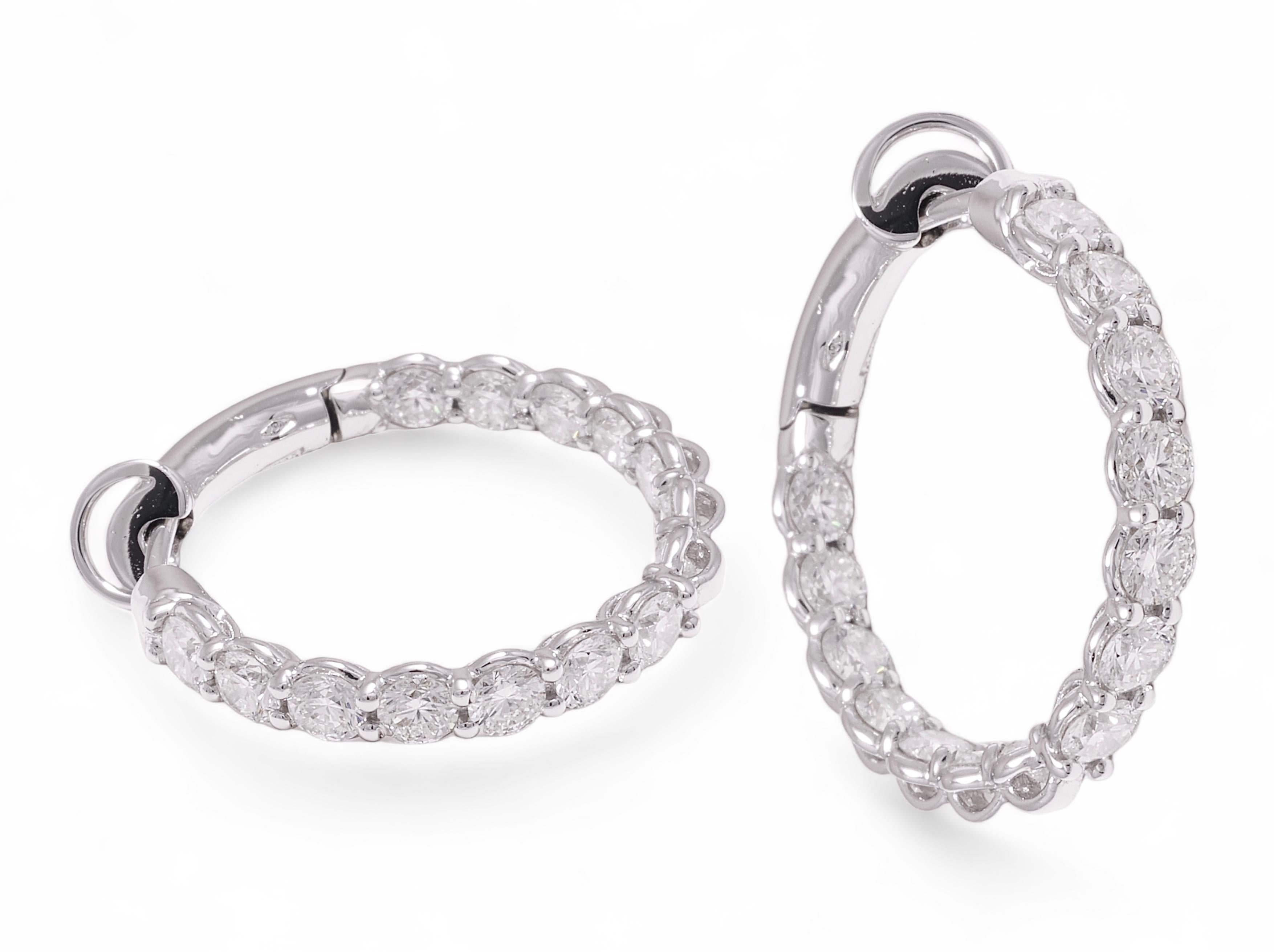  18 kt. White Gold Loop Earrings With 3.14 ct. Diamonds  In New Condition For Sale In Antwerp, BE