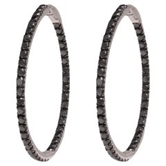 18 kt. Boucles d'oreilles Looping en or blanc avec 5.28 ct. Diamants noirs