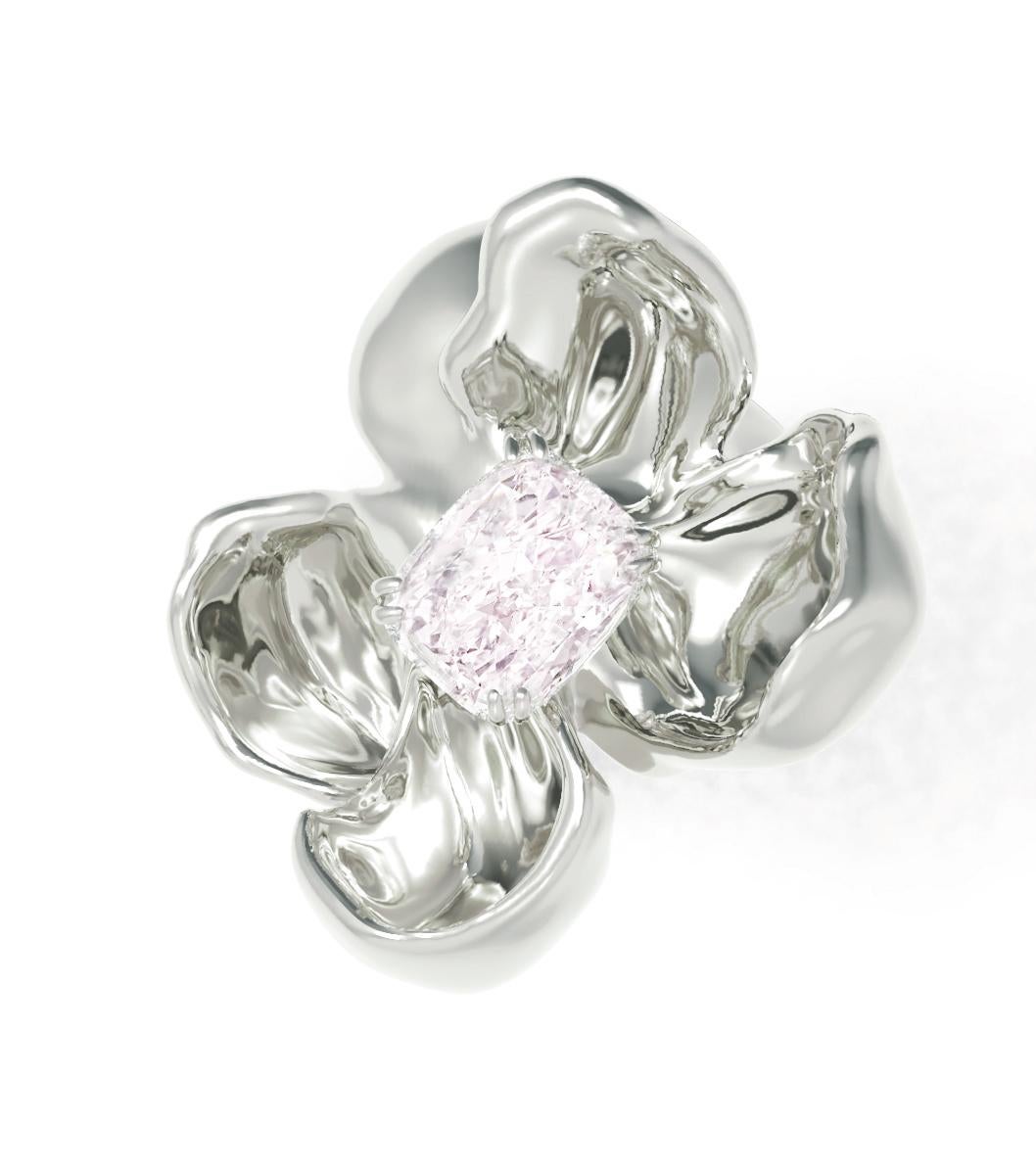 Fancy Light Pink Diamond Eighteen Karat White Gold Magnolia Ring In New Condition For Sale In Berlin, DE