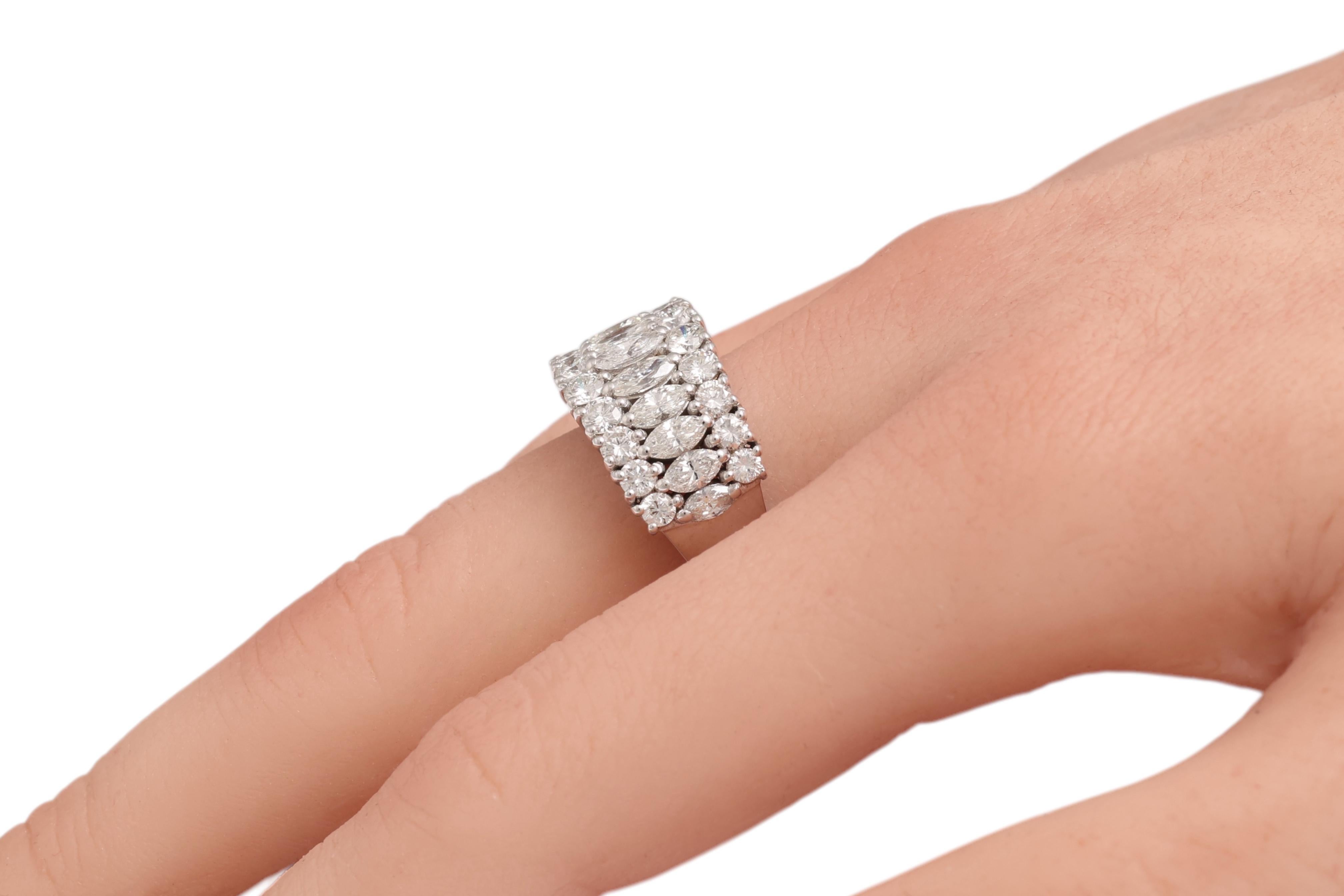 18 Kt White Gold Marquise & Brilliant Cut Diamonds Engagement Ring For Sale 6