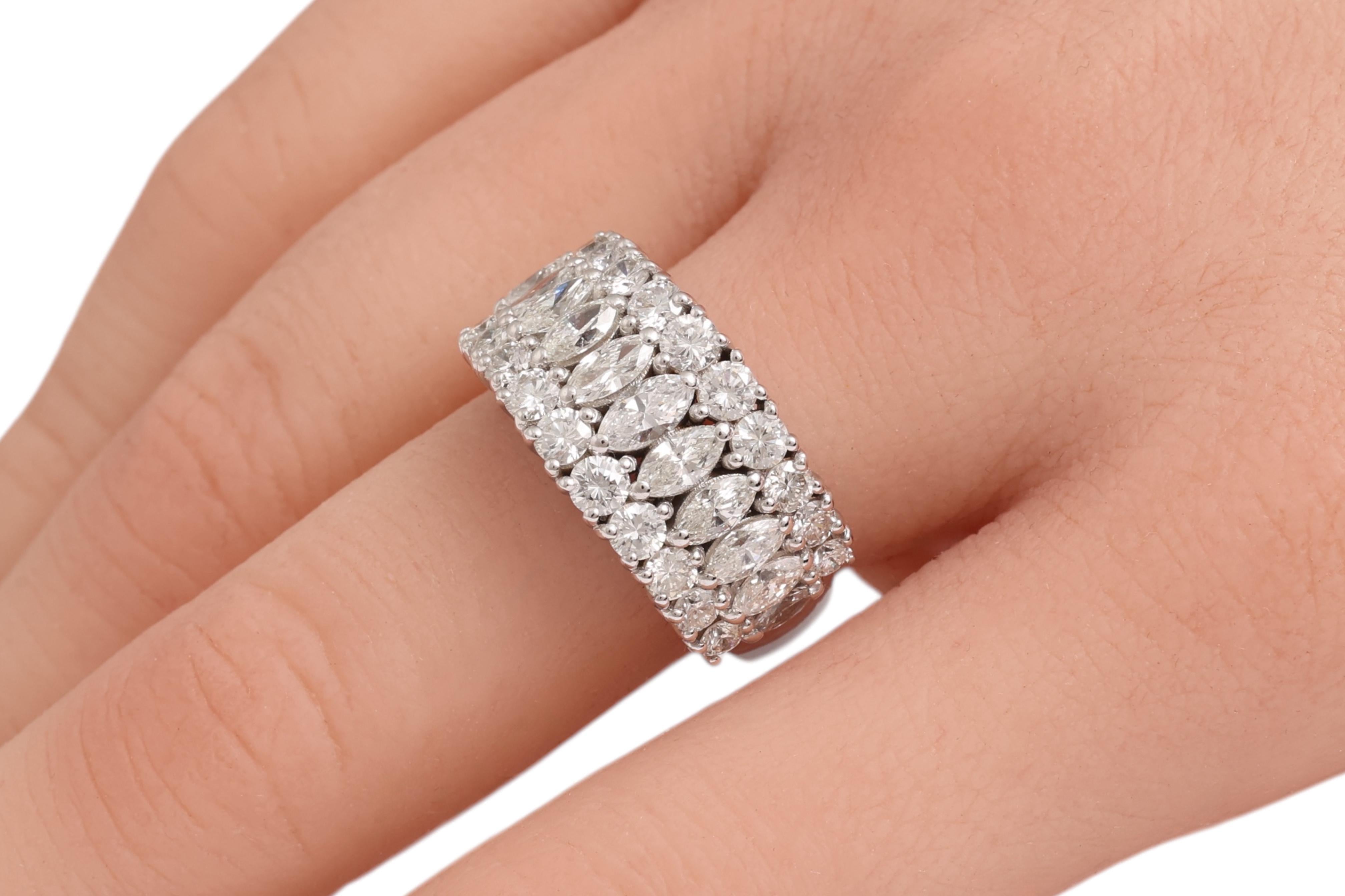 18 Kt White Gold Marquise & Brilliant Cut Diamonds Engagement Ring For Sale 7