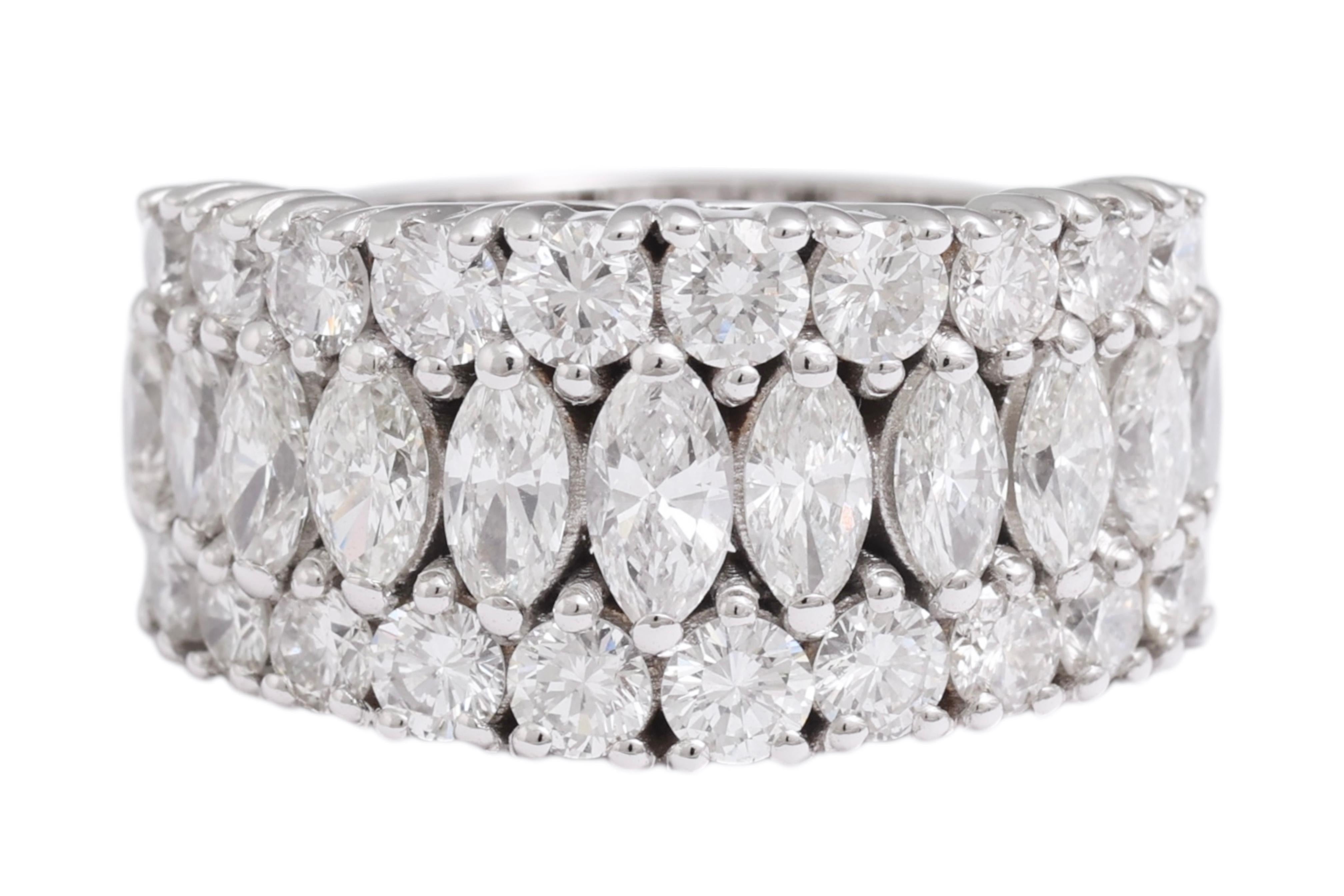 EXCLUSIVE RING WITH MARQUISE & BRILLIANT DIAMONDS

MATERIAL: 18 kt white gold

SIZE: 54 1/2 EU ( can be resized for free)

WEIGHT: 11.6 Gram

DIAMONDS: marquise cut diamonds, brilliant cut diamonds, total  1.55 Cts

 