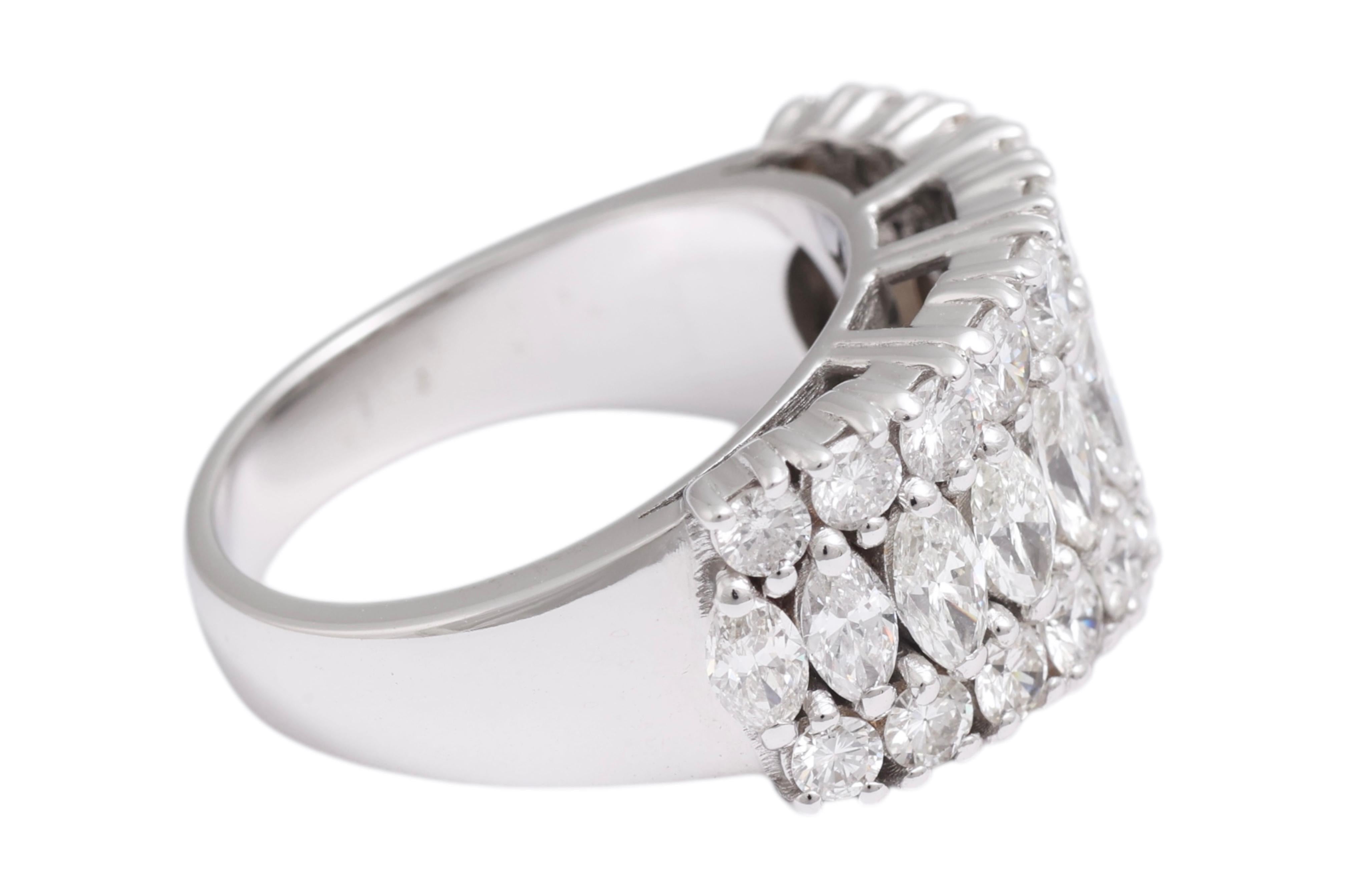 Women's or Men's 18 Kt White Gold Marquise & Brilliant Cut Diamonds Engagement Ring For Sale
