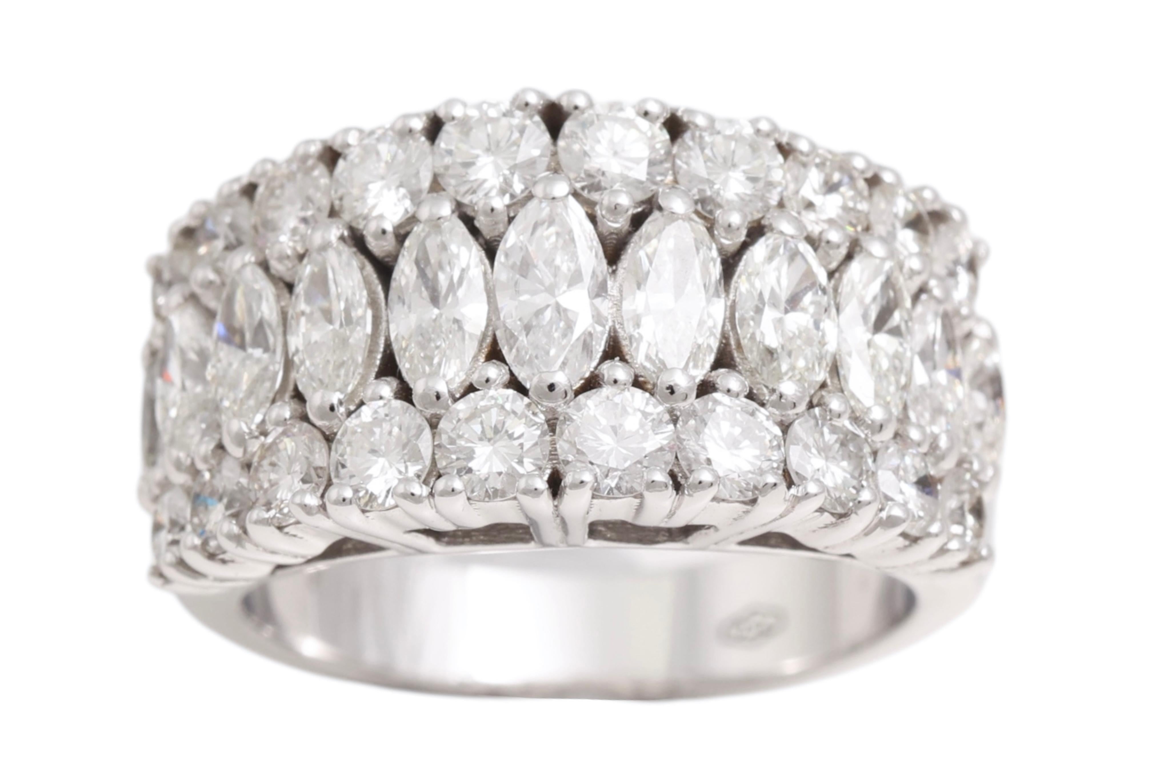 18 Kt White Gold Marquise & Brilliant Cut Diamonds Engagement Ring For Sale 1