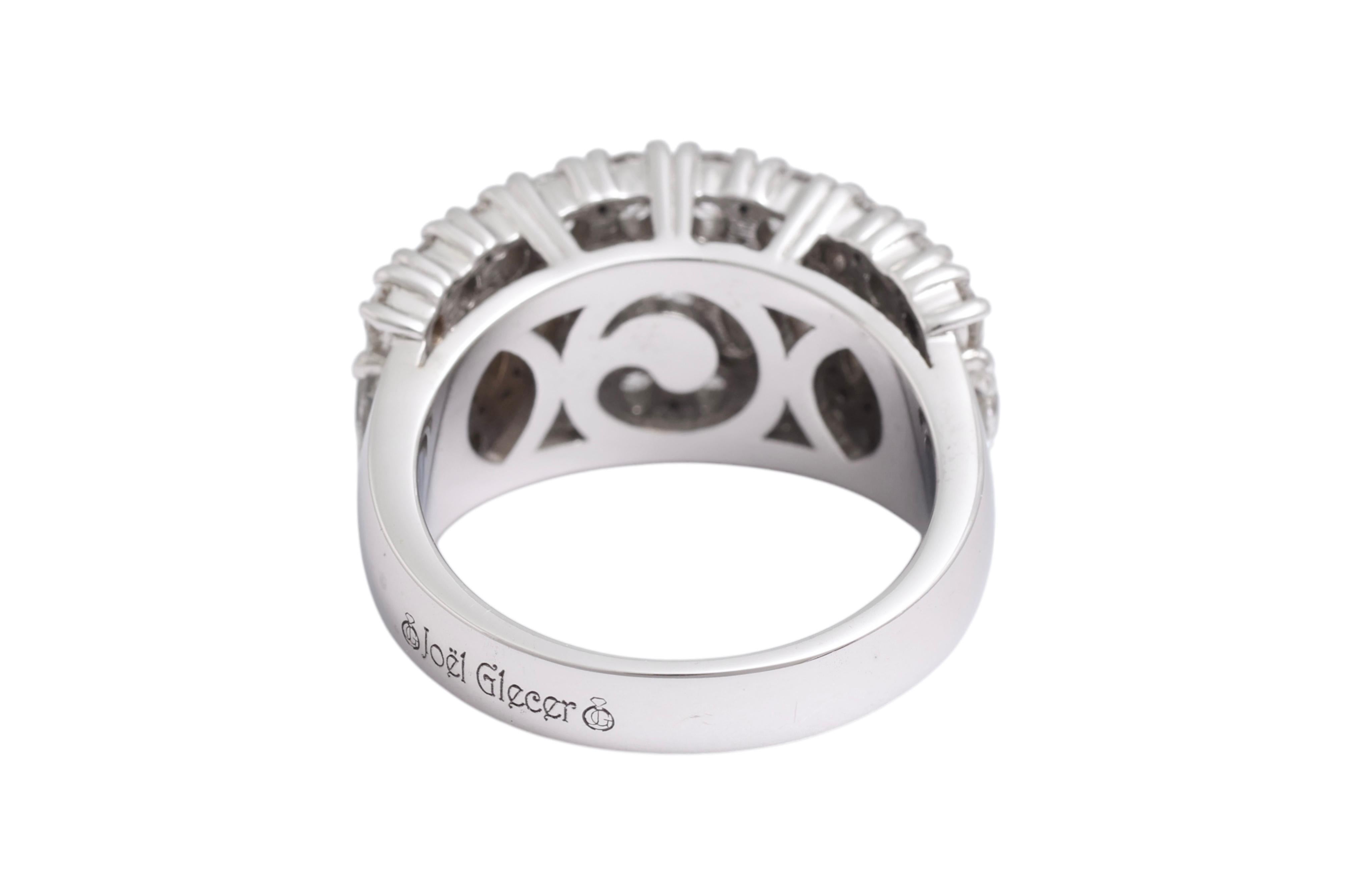 18 Kt White Gold Marquise & Brilliant Cut Diamonds Engagement Ring For Sale 3