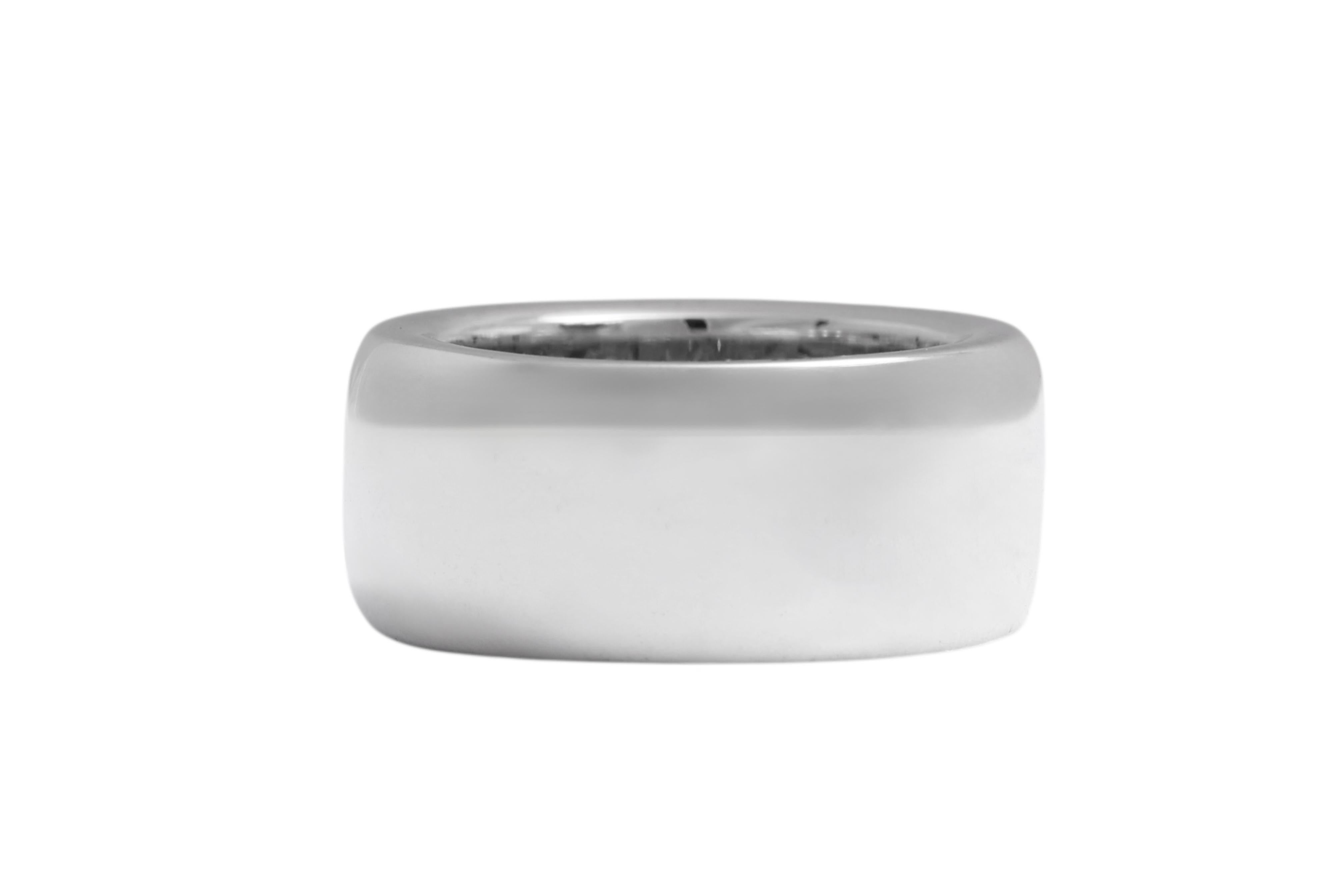 Bague moderne en or blanc 18 carats sertie de diamants Neuf - En vente à Antwerp, BE