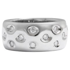 Bague moderne en or blanc 18 carats sertie de diamants
