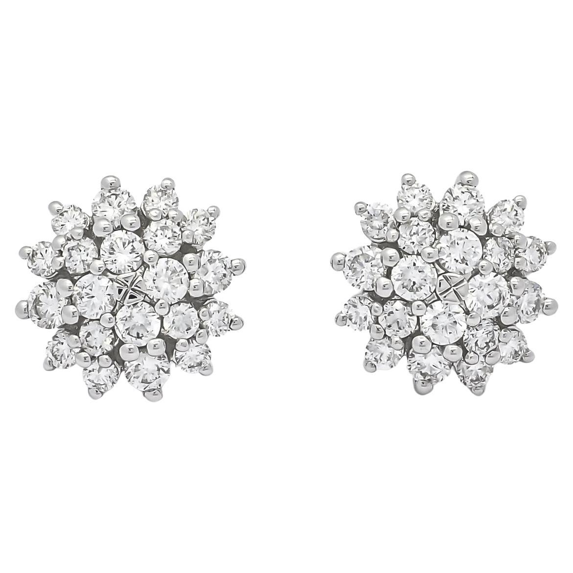 Clous d'oreilles grappe de diamants naturels en or blanc 18 carats E07655 en vente