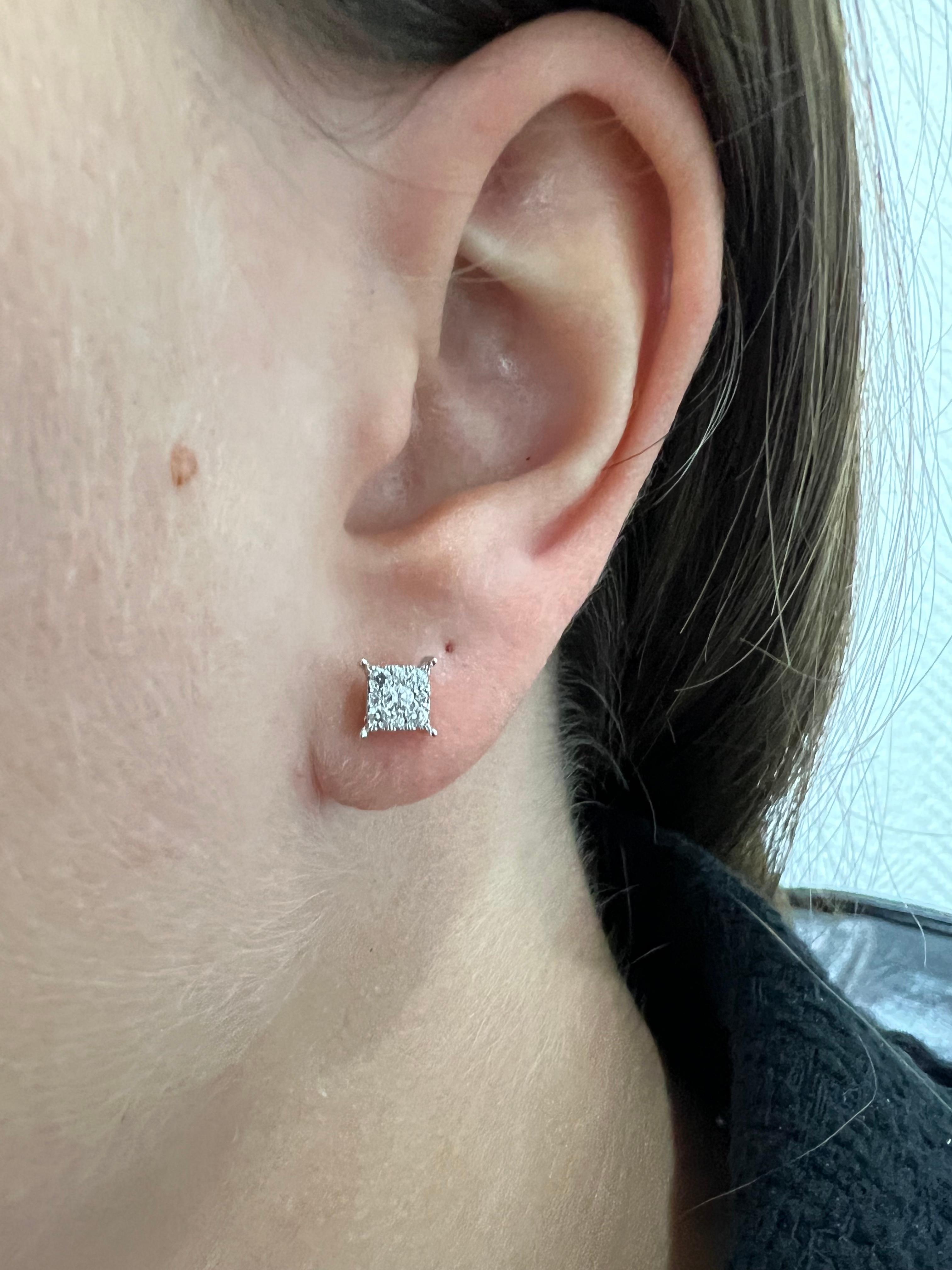 Clous d'oreilles en or blanc 18 KT avec diamants naturels en forme de grappe carrée E02052 Neuf - En vente à Antwerpen, BE