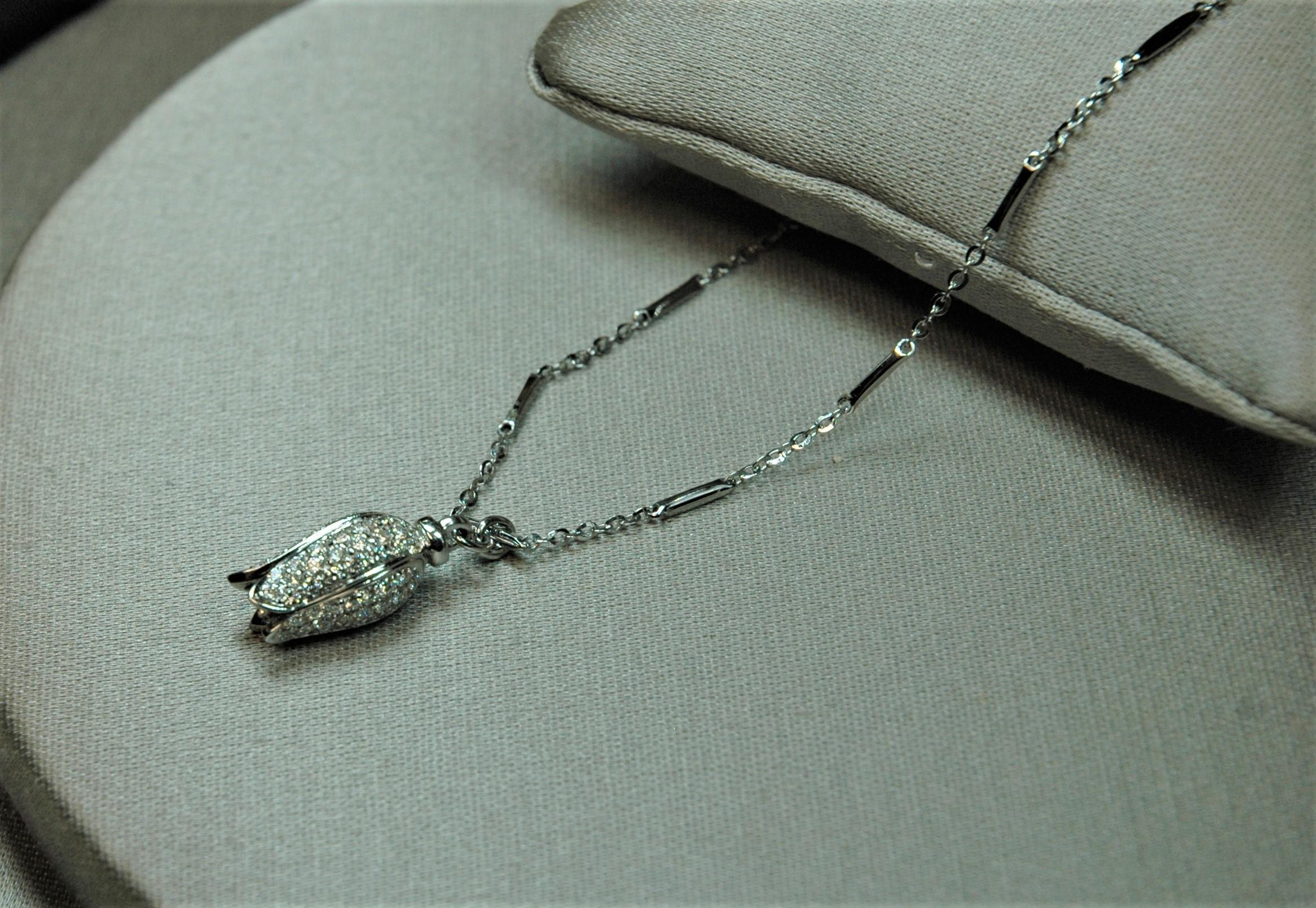 18 Kt White Gold Necklace Bud-Shaped Pendant with 1, 02 Carats Diamonds